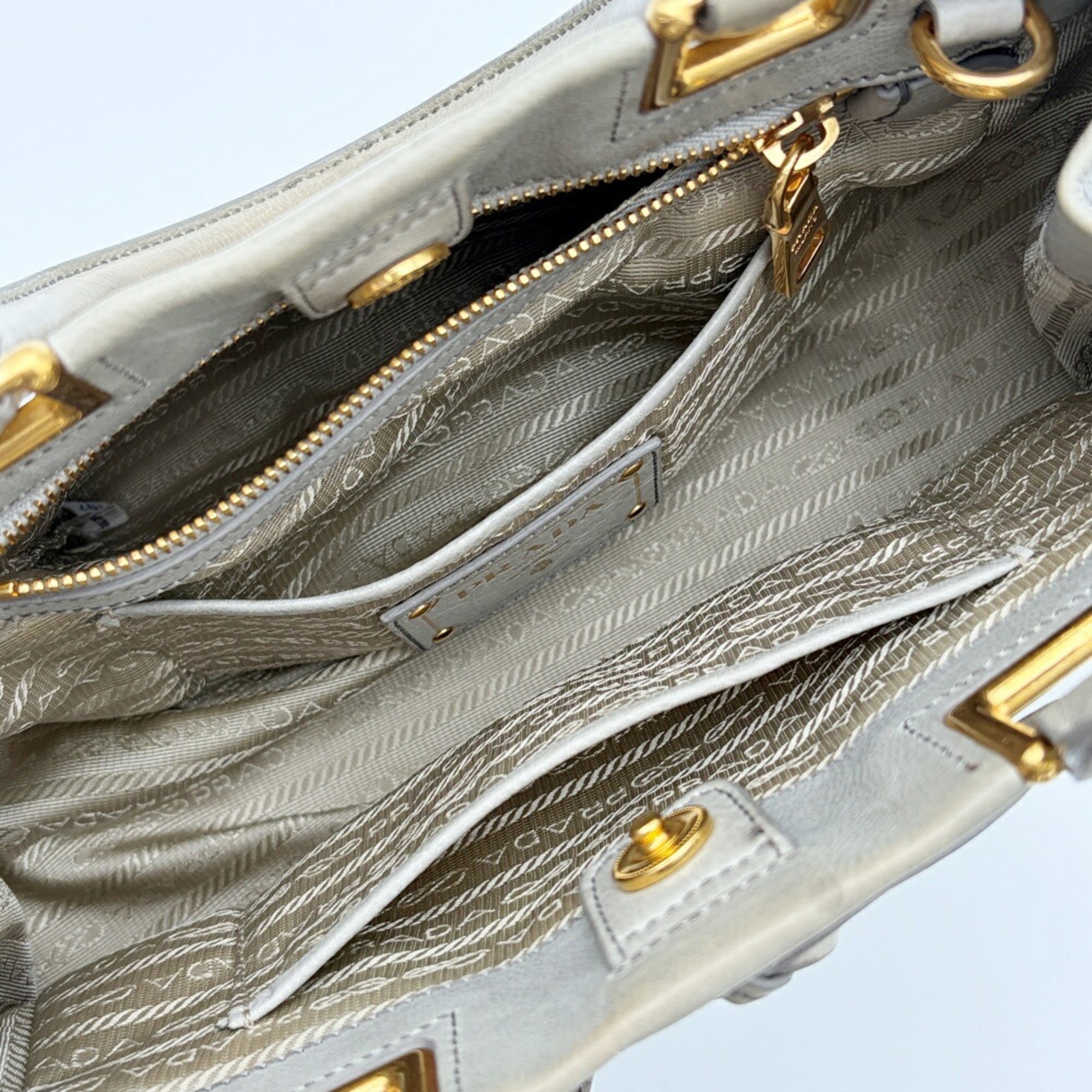 Prada Grayish Leather Handbag Shoulder Bag (Pre-Owned)