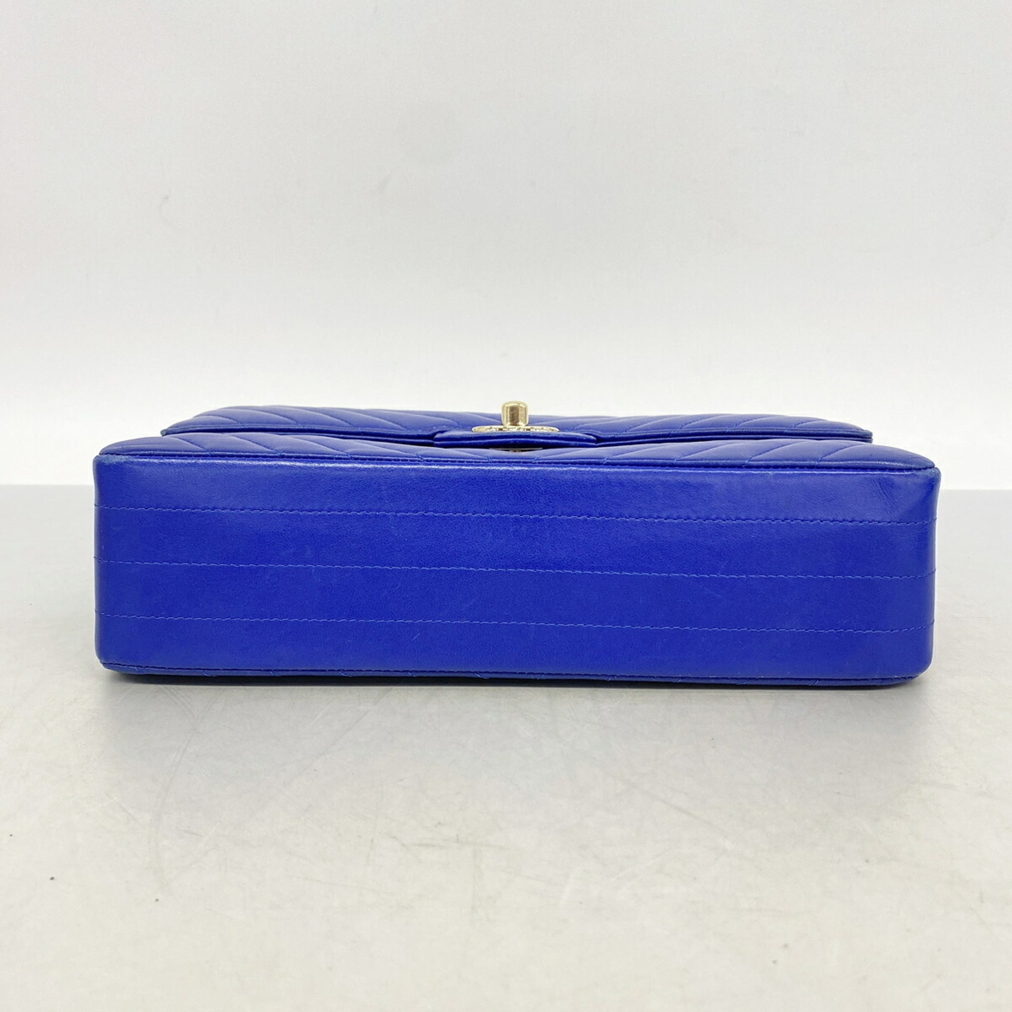 Chanel Blue Leather Shoulder Bag (Pre-Owned)
