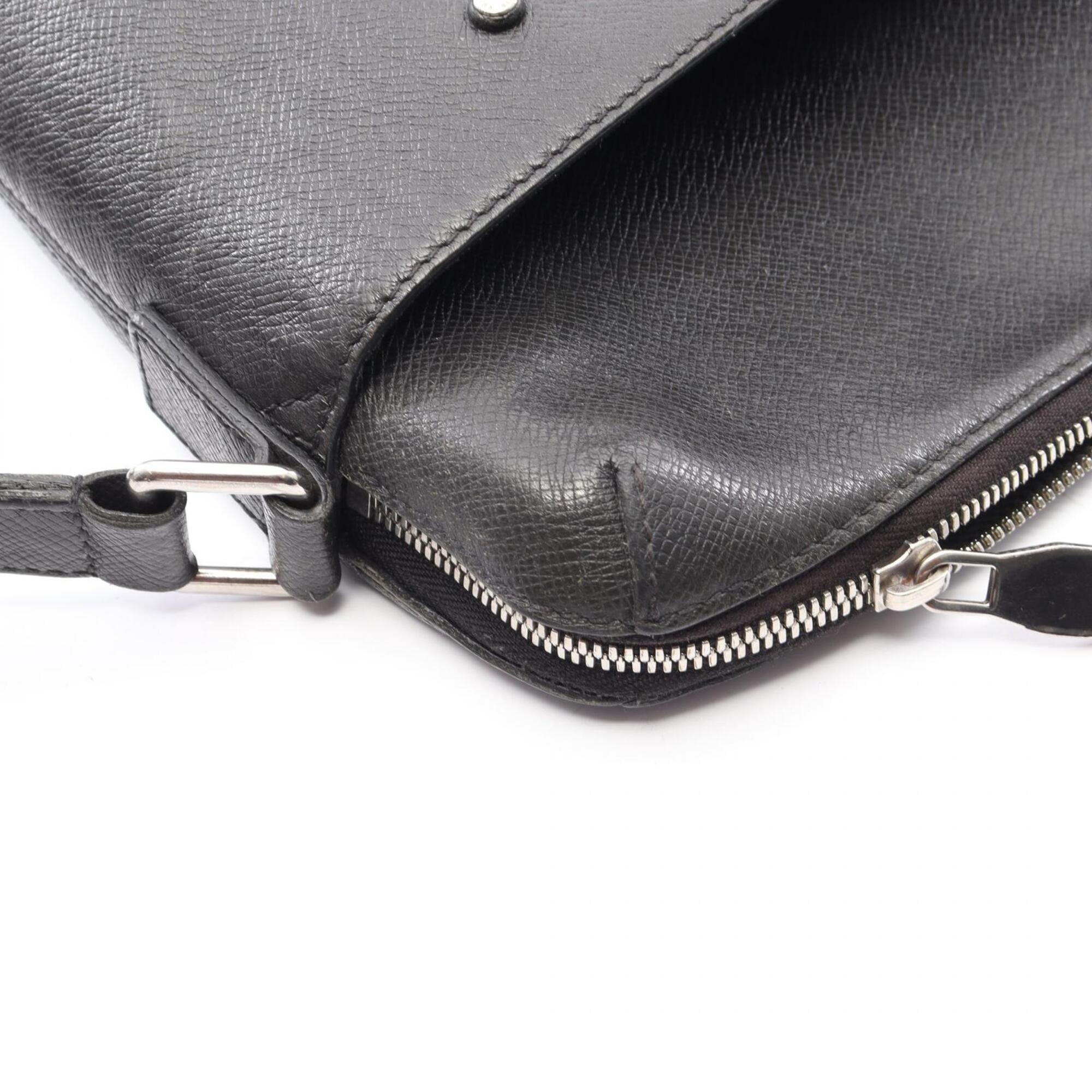 Louis Vuitton Ardoise Black Taiga Leather Shoulder Bag (Pre-Owned)