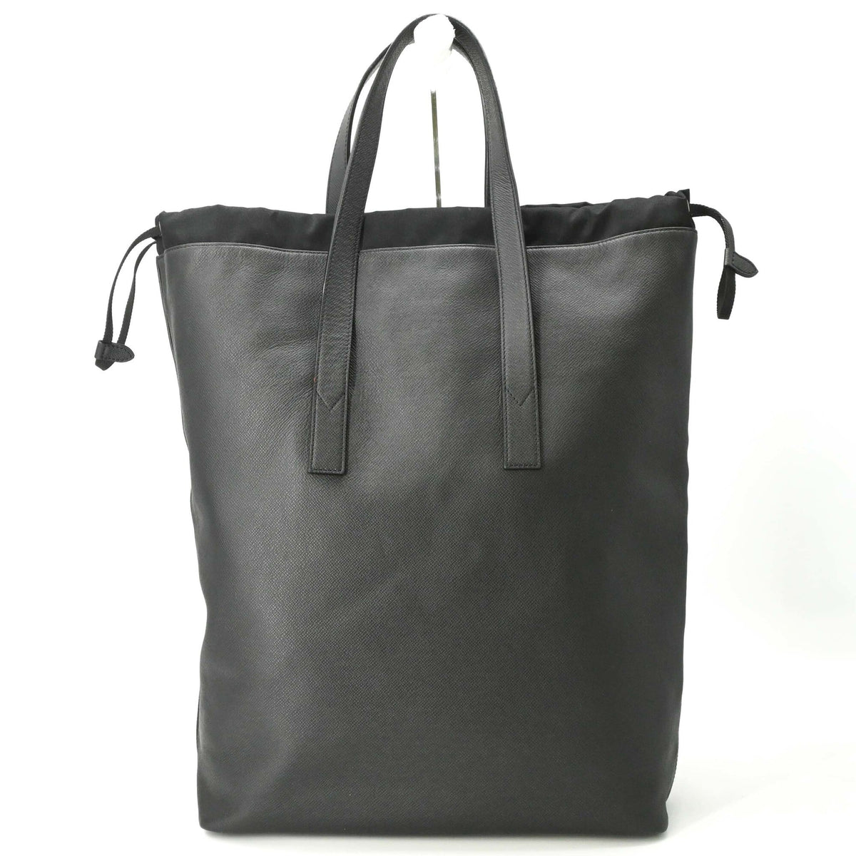 Louis Vuitton Black Taiga Leather Leather Pouch Tote Bag (Pre-Owned)
