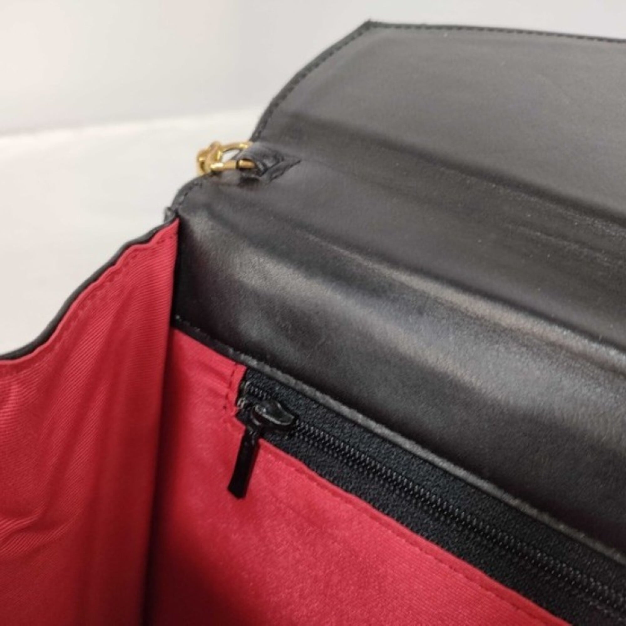 Yves Saint Laurent Black Leather Shoulder Bag (Pre-Owned)