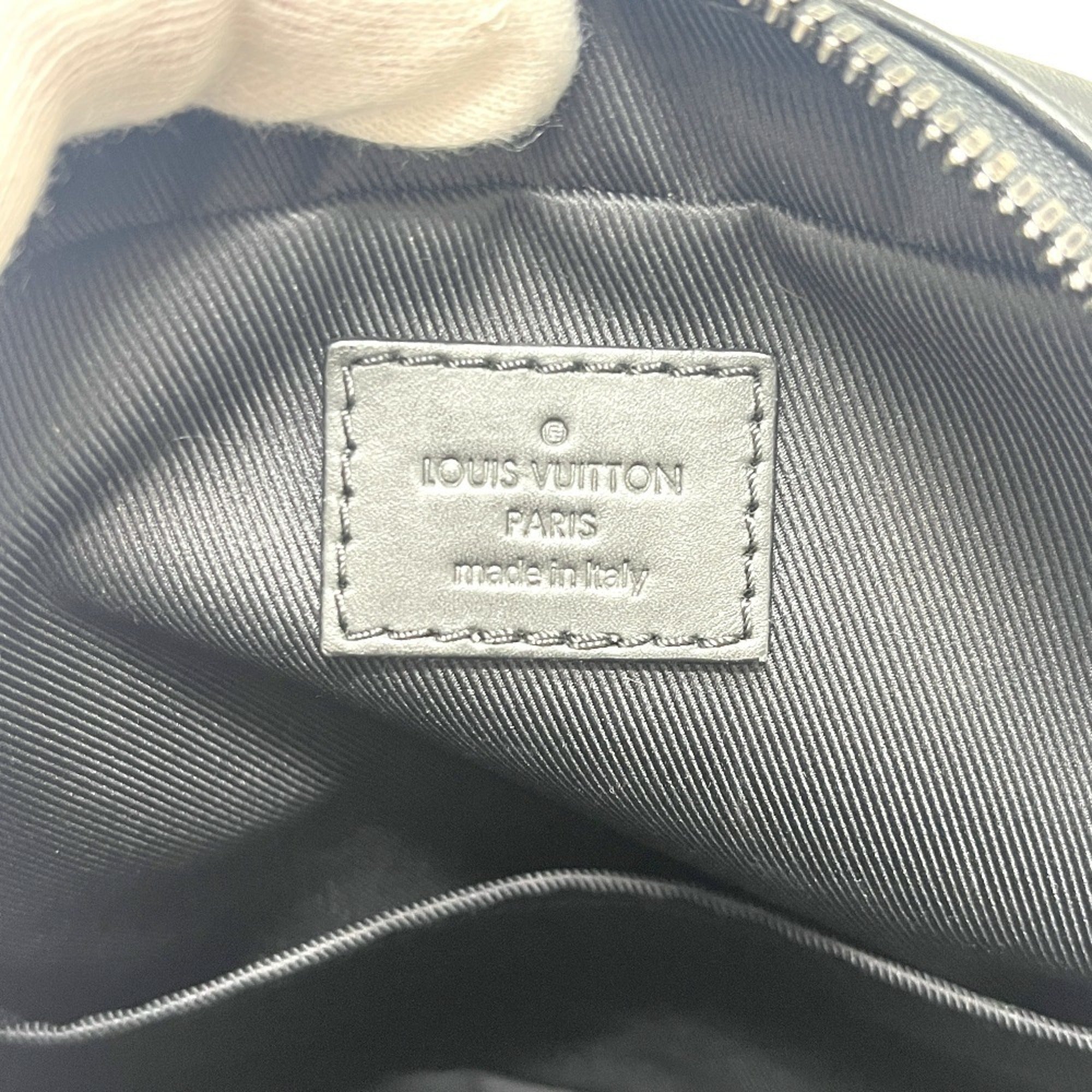 Louis Vuitton Black Leather Handbag Pochette Shoulder Bag (Pre-Owned)