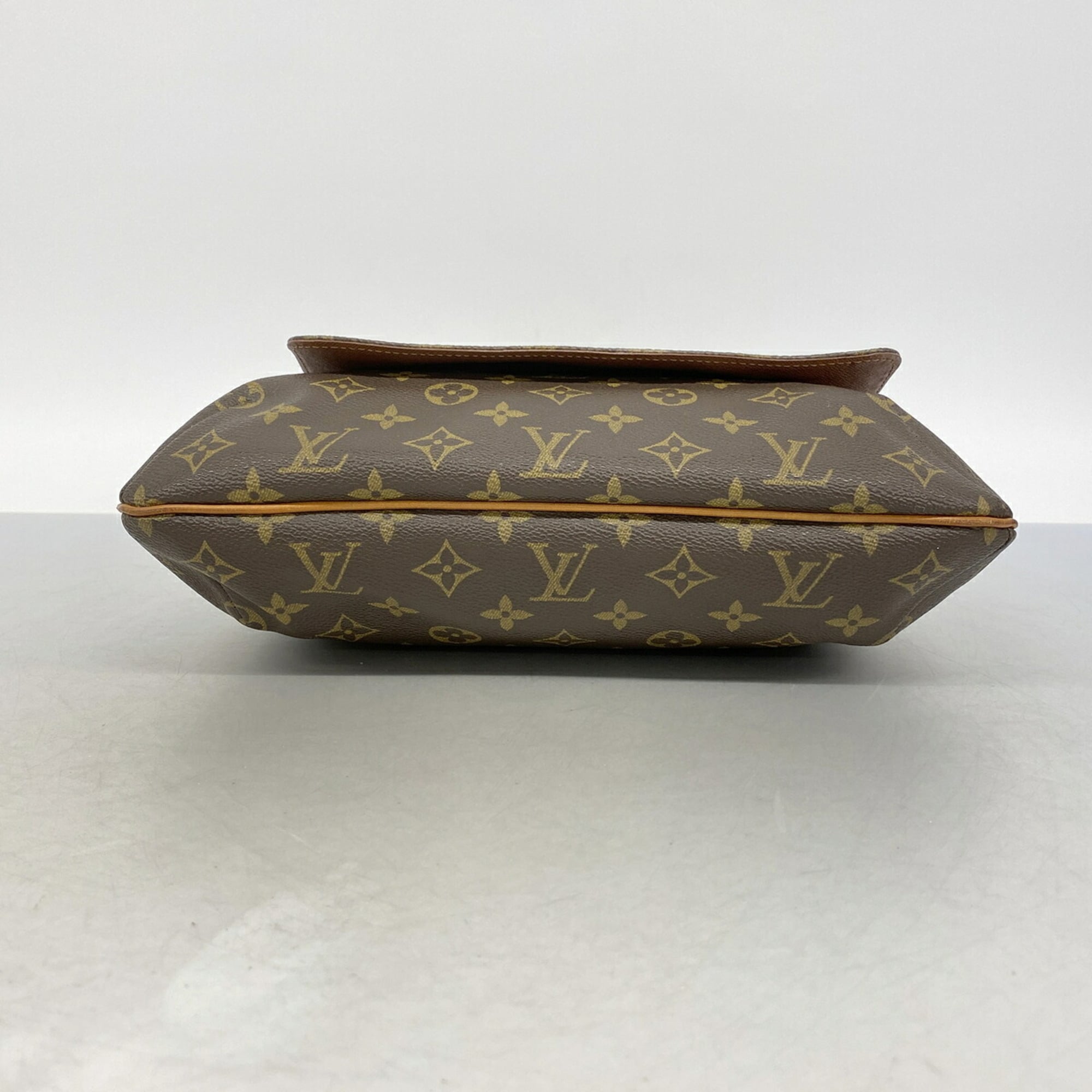 Louis Vuitton Brown Shoulder Bag (Pre-Owned)