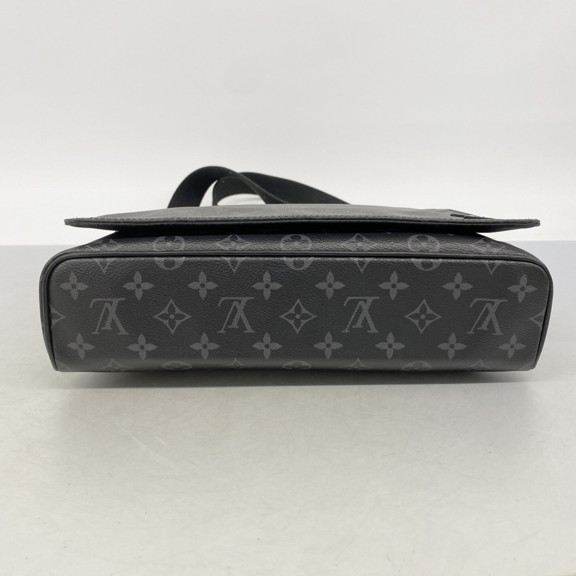 Louis Vuitton Black Shoulder Bag (Pre-Owned)
