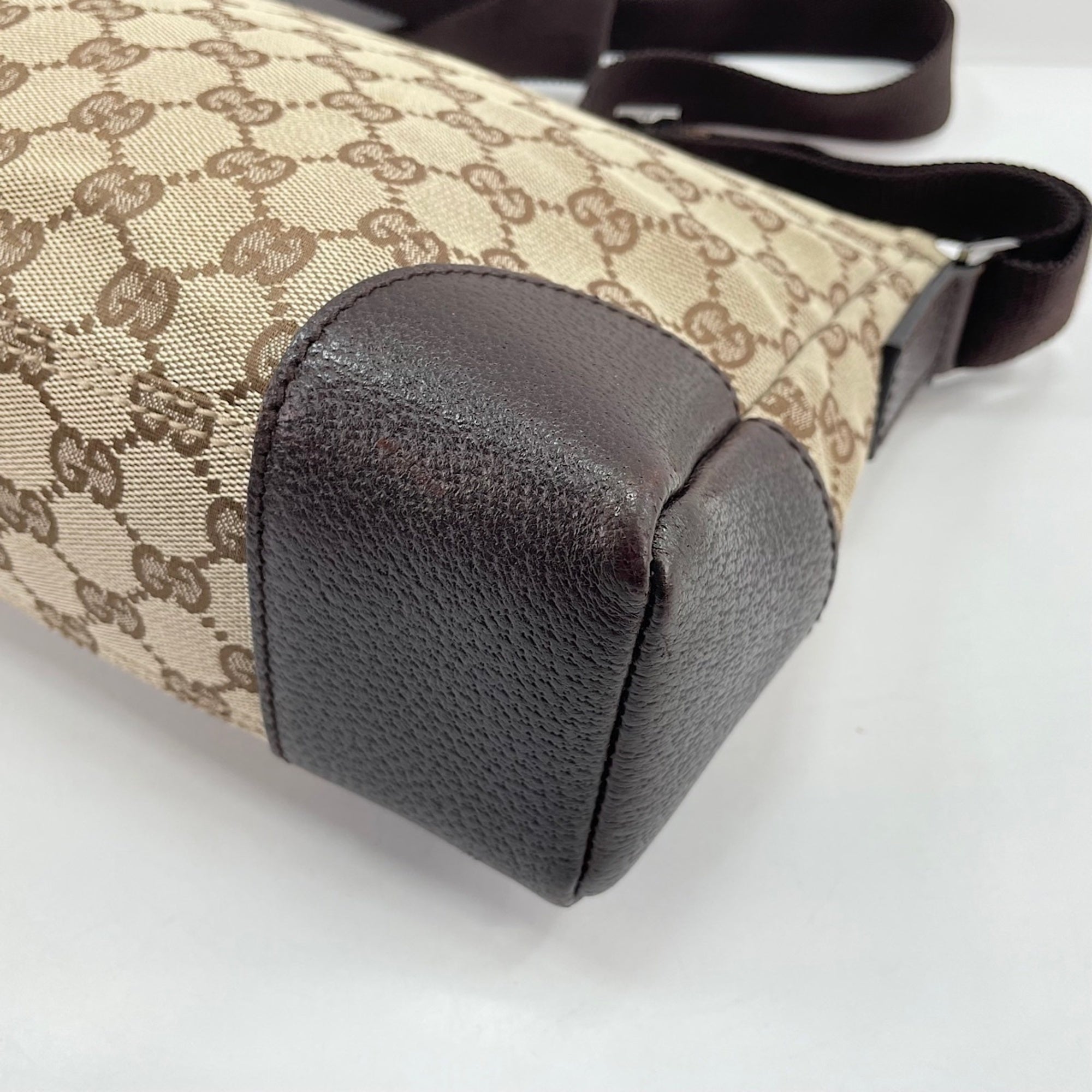 Gucci Beige Shoulder Bag (Pre-Owned)