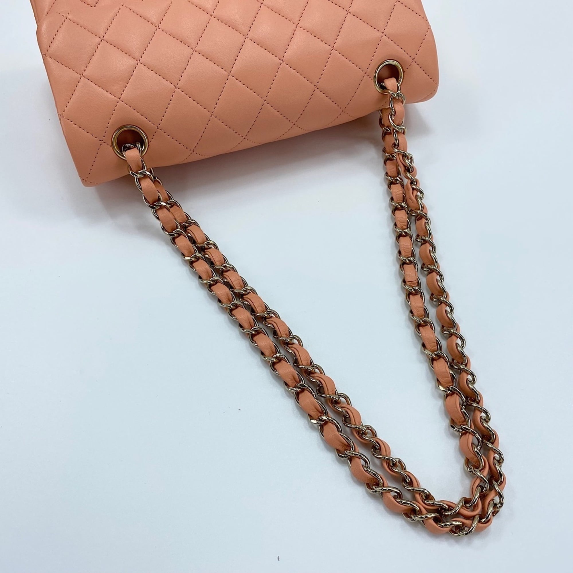 Chanel Pink Leather Shoulder Bag (Pre-Owned)