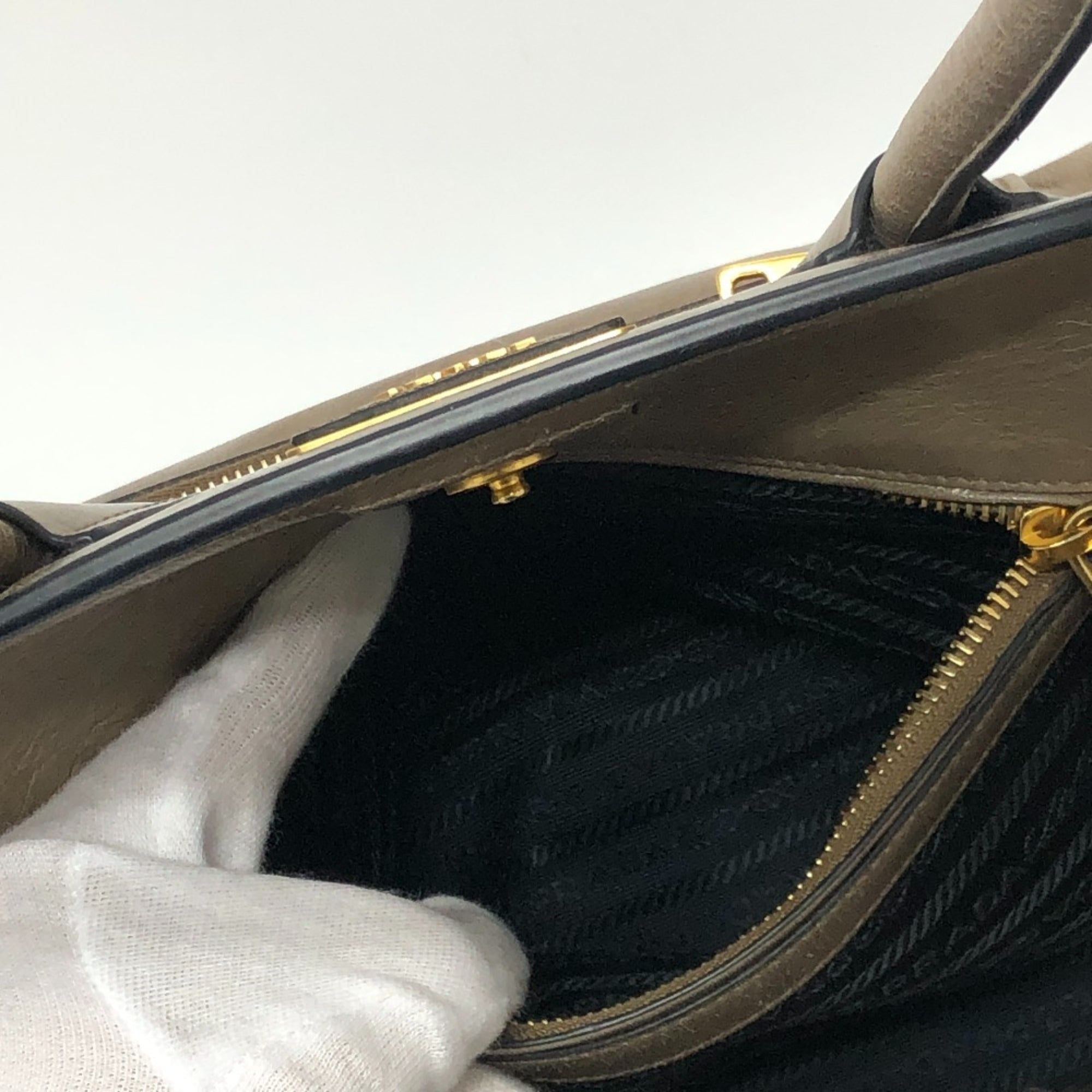 Prada Brown Leather Handbag Shoulder Bag Tote Bag (Pre-Owned)