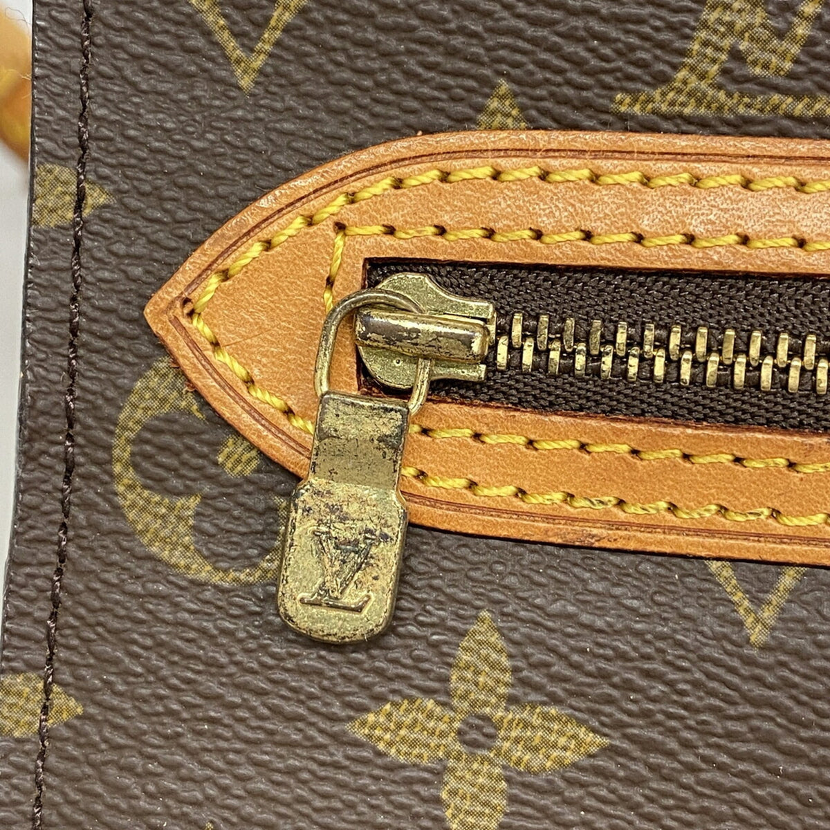 Louis Vuitton Brown Shoulder Bag (Pre-Owned)