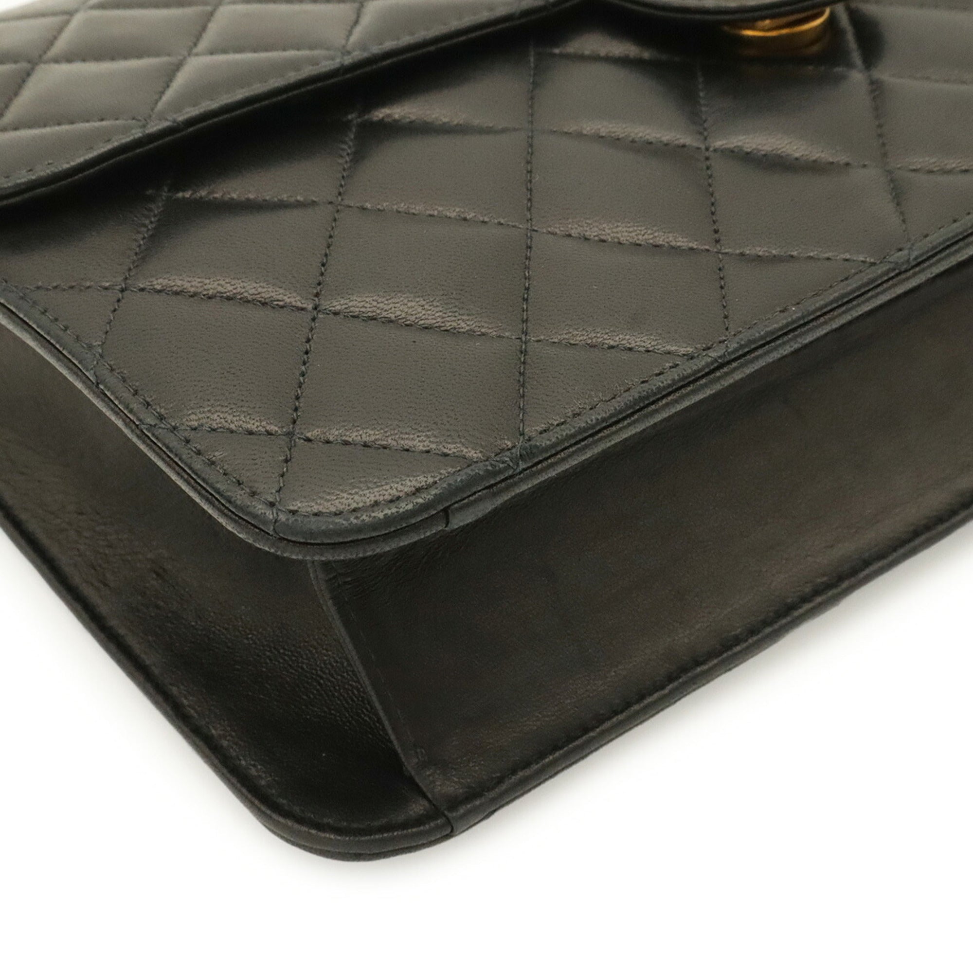 Chanel Black Shoulder Bag (Pre-Owned)