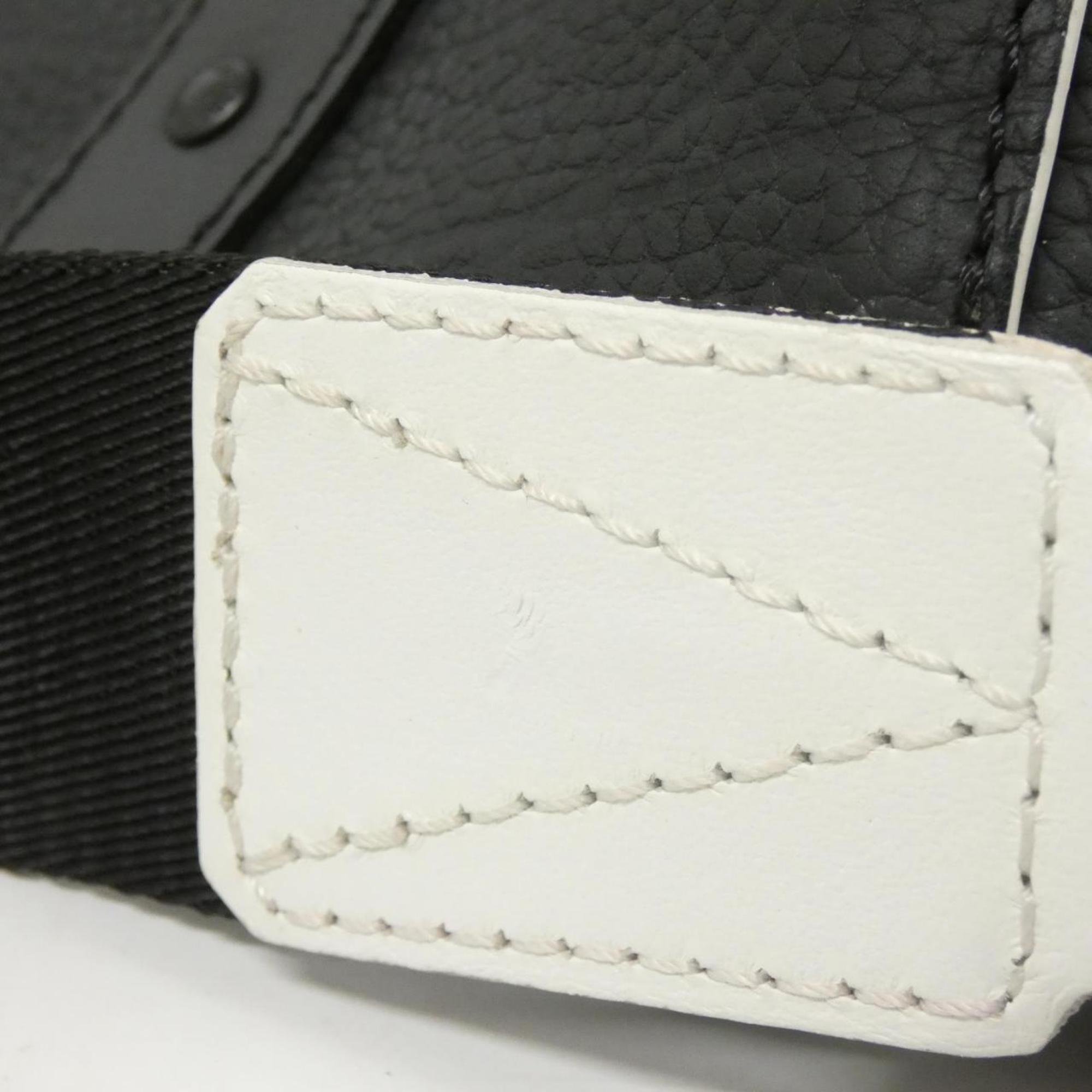 Louis Vuitton Black Leather Shoulder Bag (Pre-Owned)