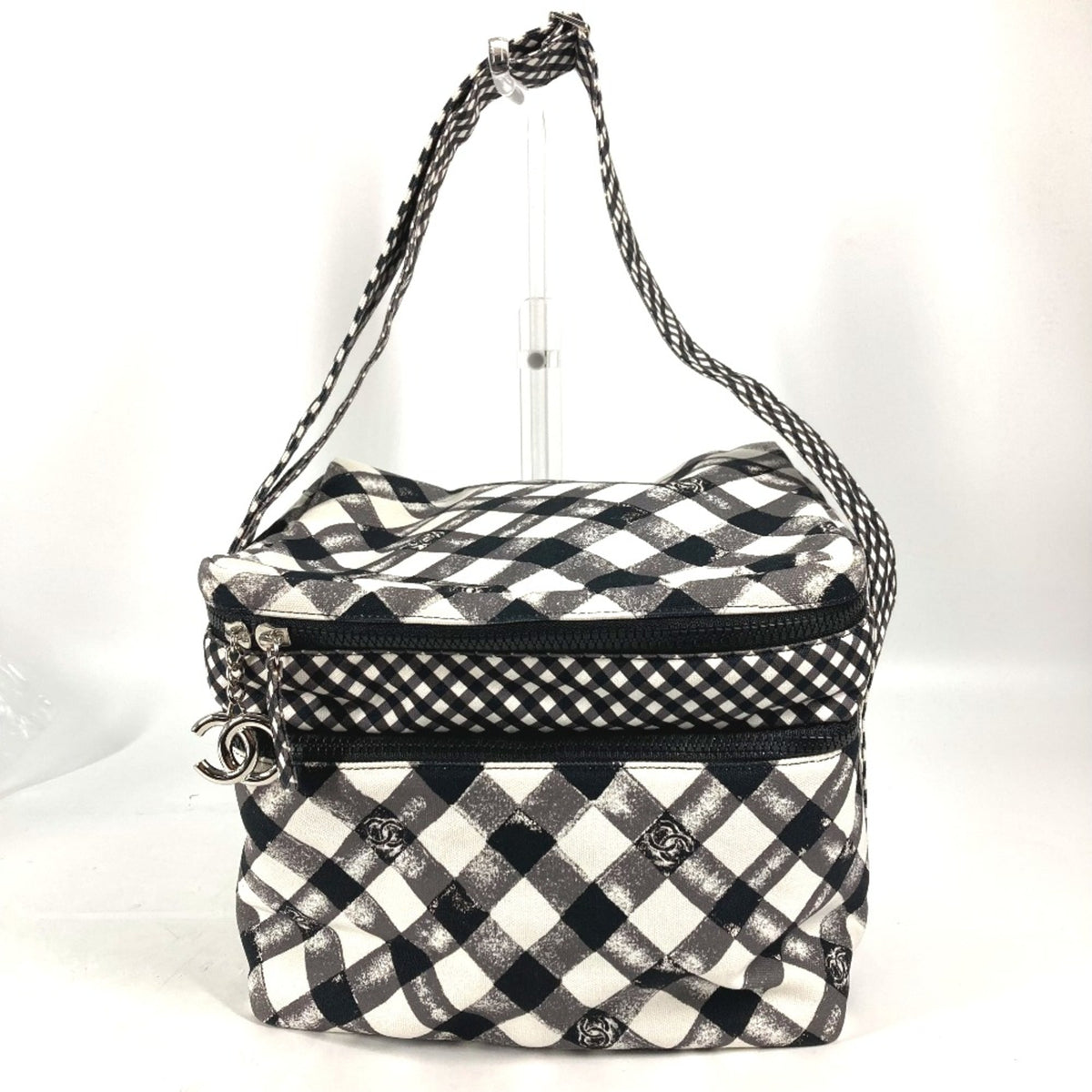Chanel White Cloth Shoulder Bag (Pre-Owned)