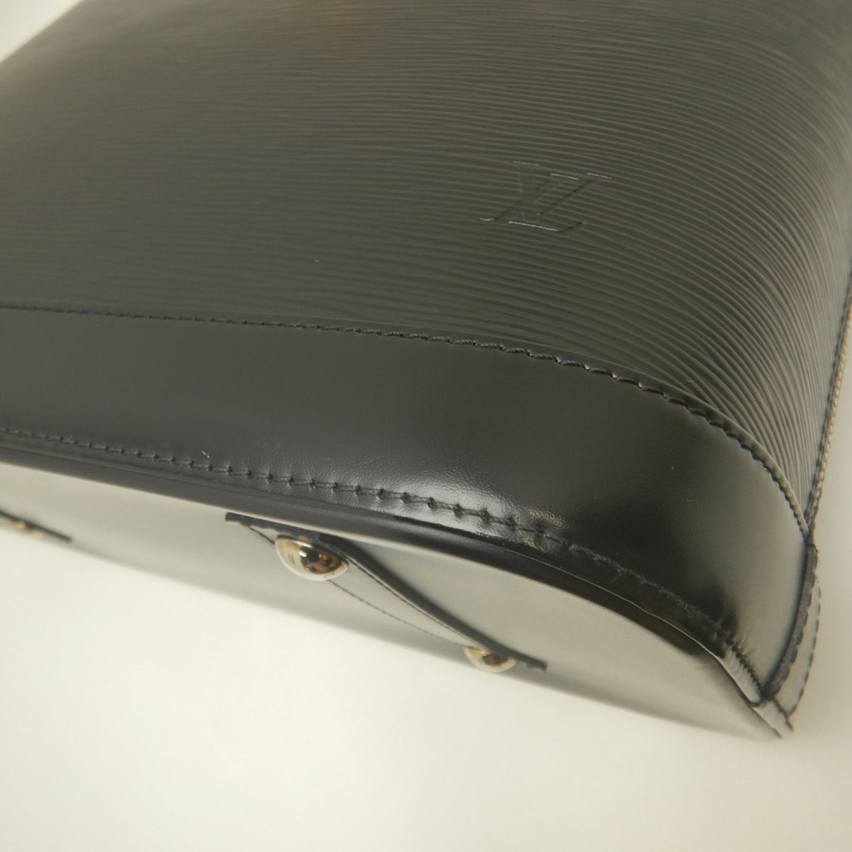 Louis Vuitton Noir Epi Leather Handbag (Pre-Owned)