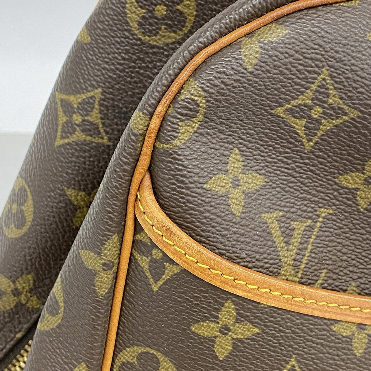 Louis Vuitton Brown Handbag (Pre-Owned)