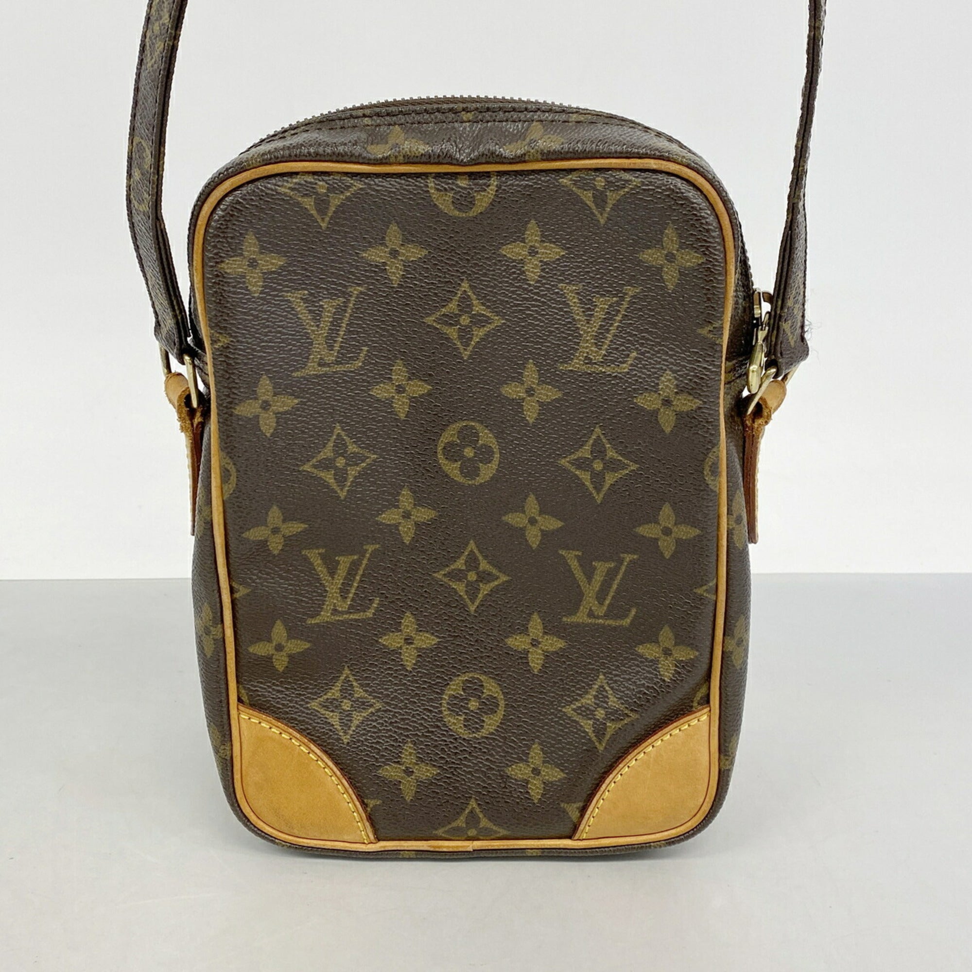 Louis Vuitton Brown Shoulder Bag (Pre-Owned)