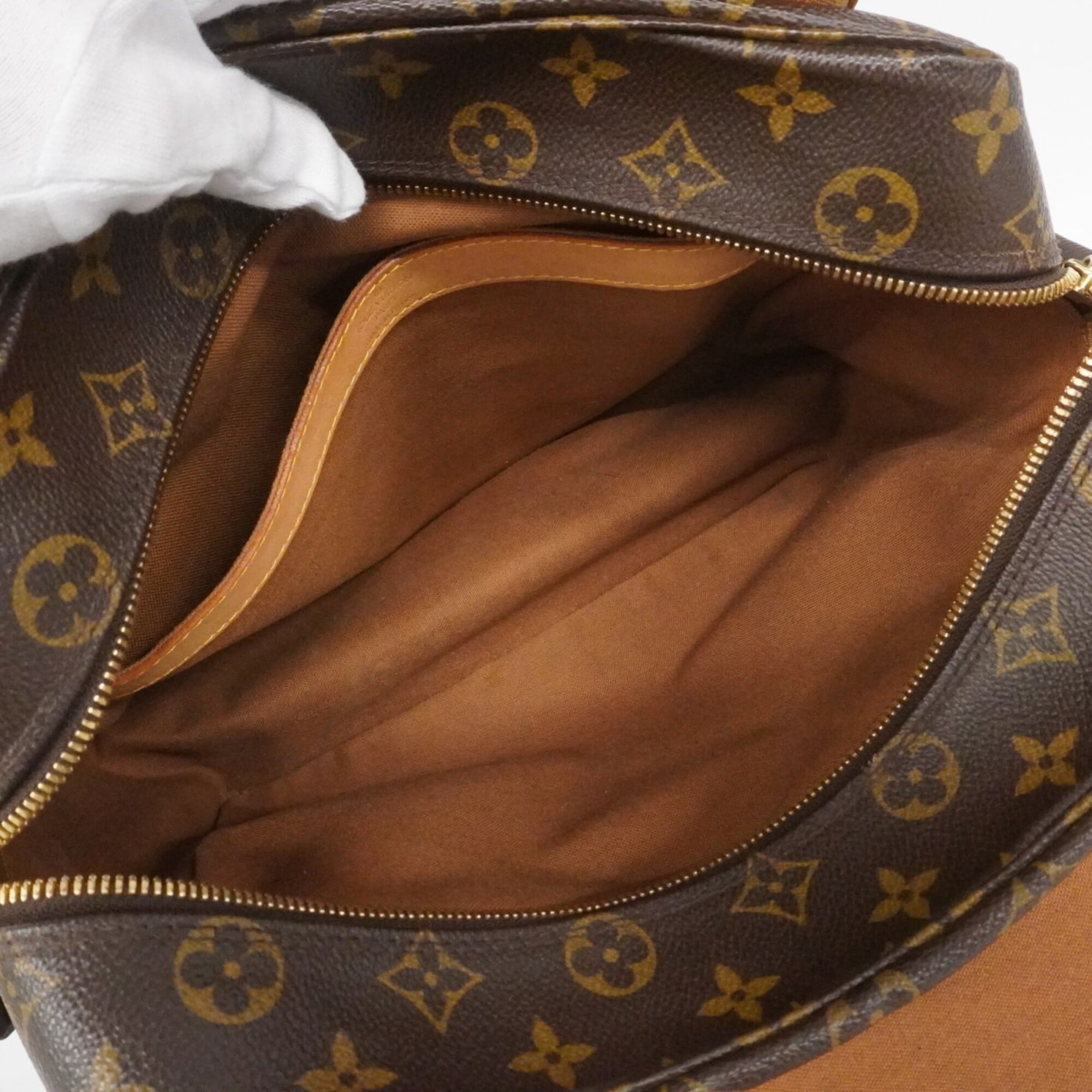 Louis Vuitton Brown Shoulder Bag (Pre-Owned)