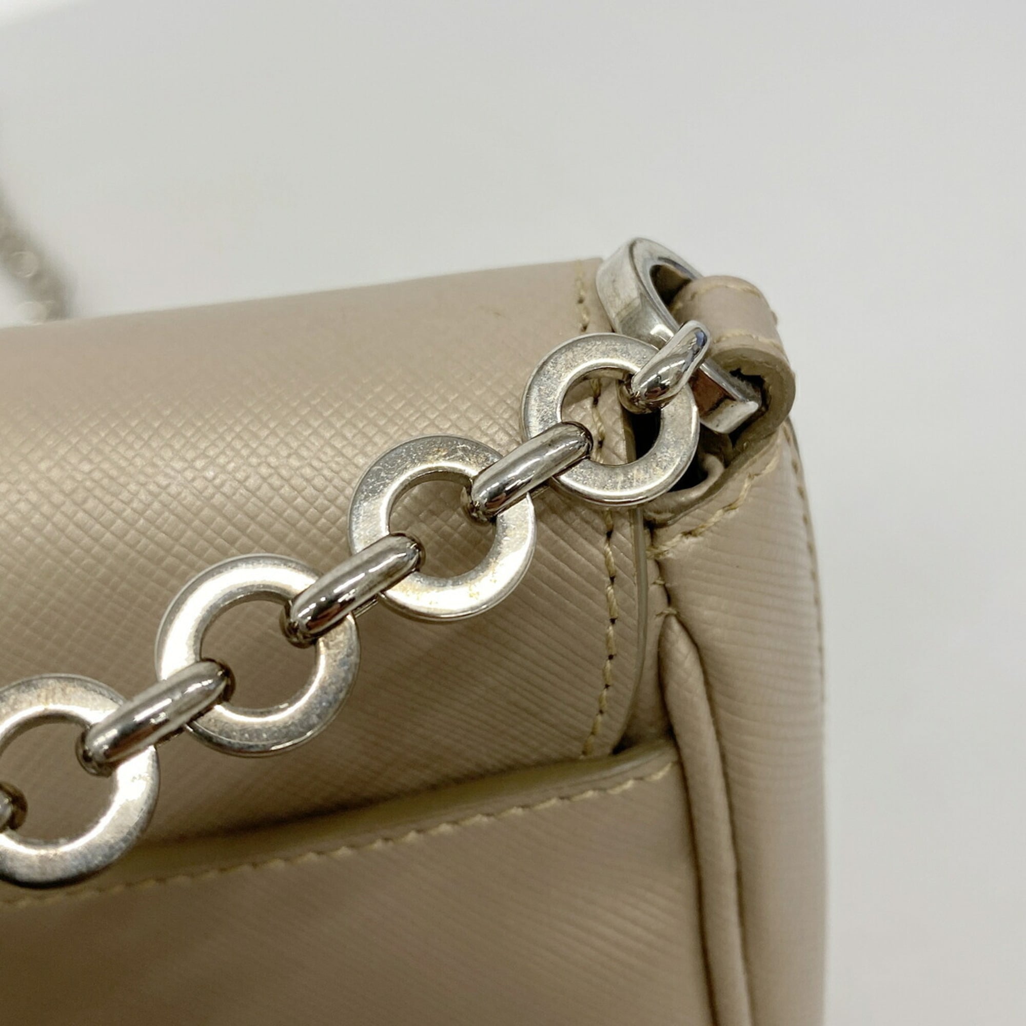 Salvatore Ferragamo Beige Leather Shoulder Bag (Pre-Owned)