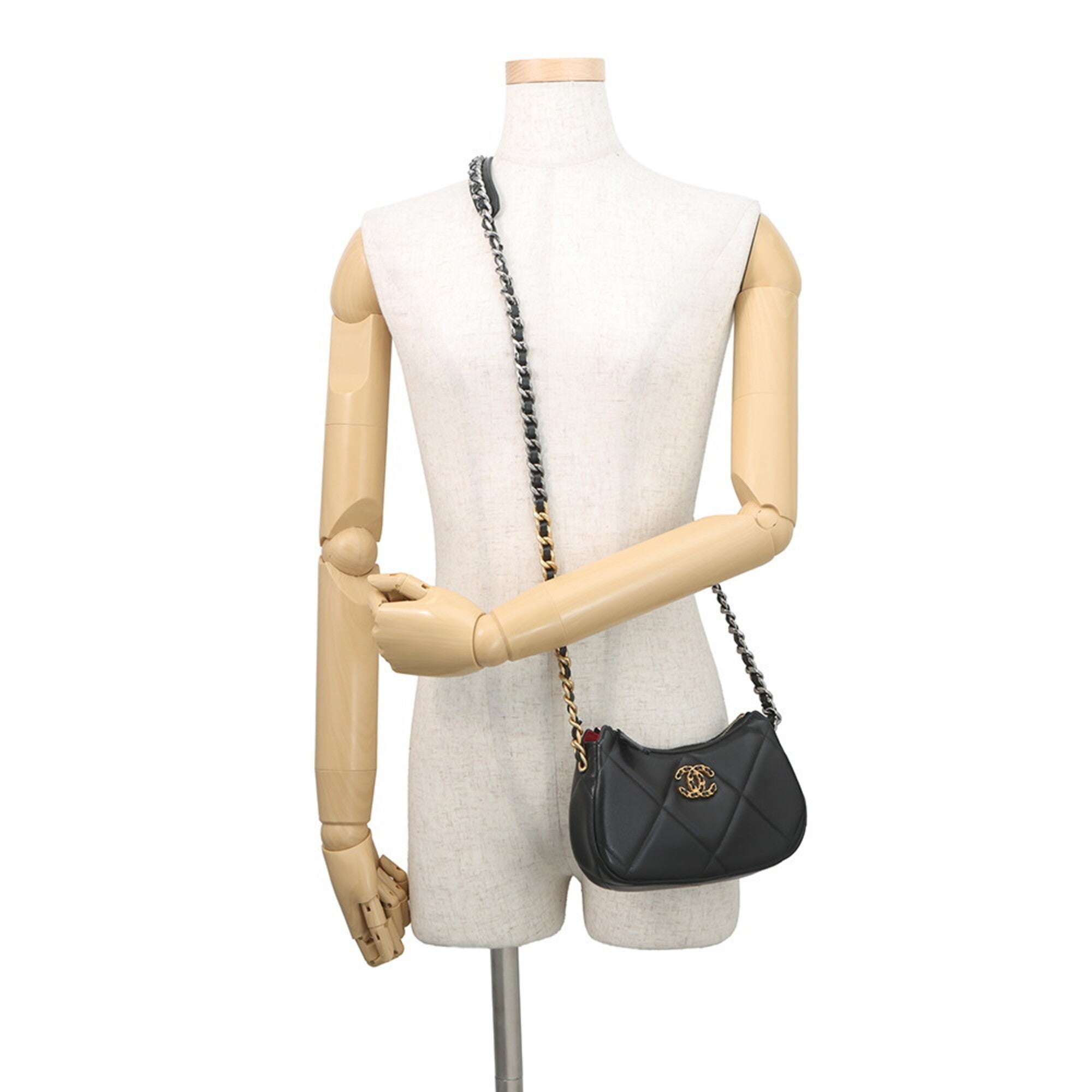 Chanel Matelasse Black Leather Handbag Shoulder Bag (Pre-Owned)