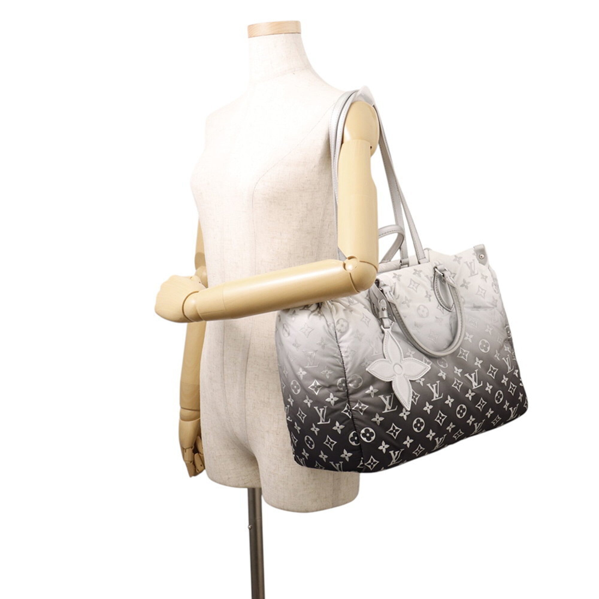 Louis Vuitton Silver Nylon Handbag Shoulder Bag Tote Bag (Pre-Owned)