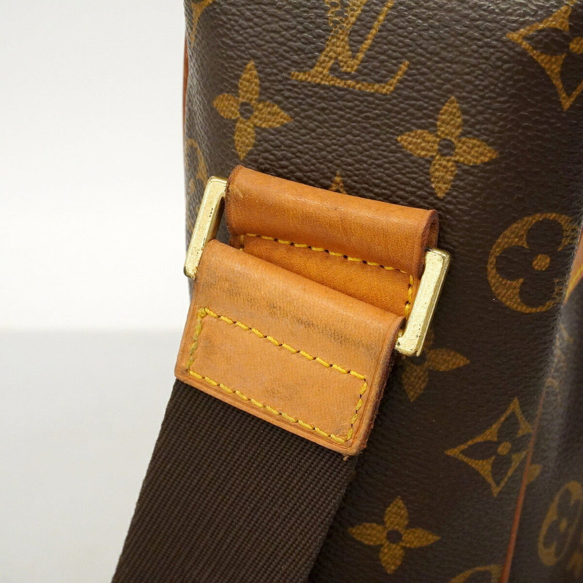 Louis Vuitton Brown Shoulder Bag (Pre-Owned)