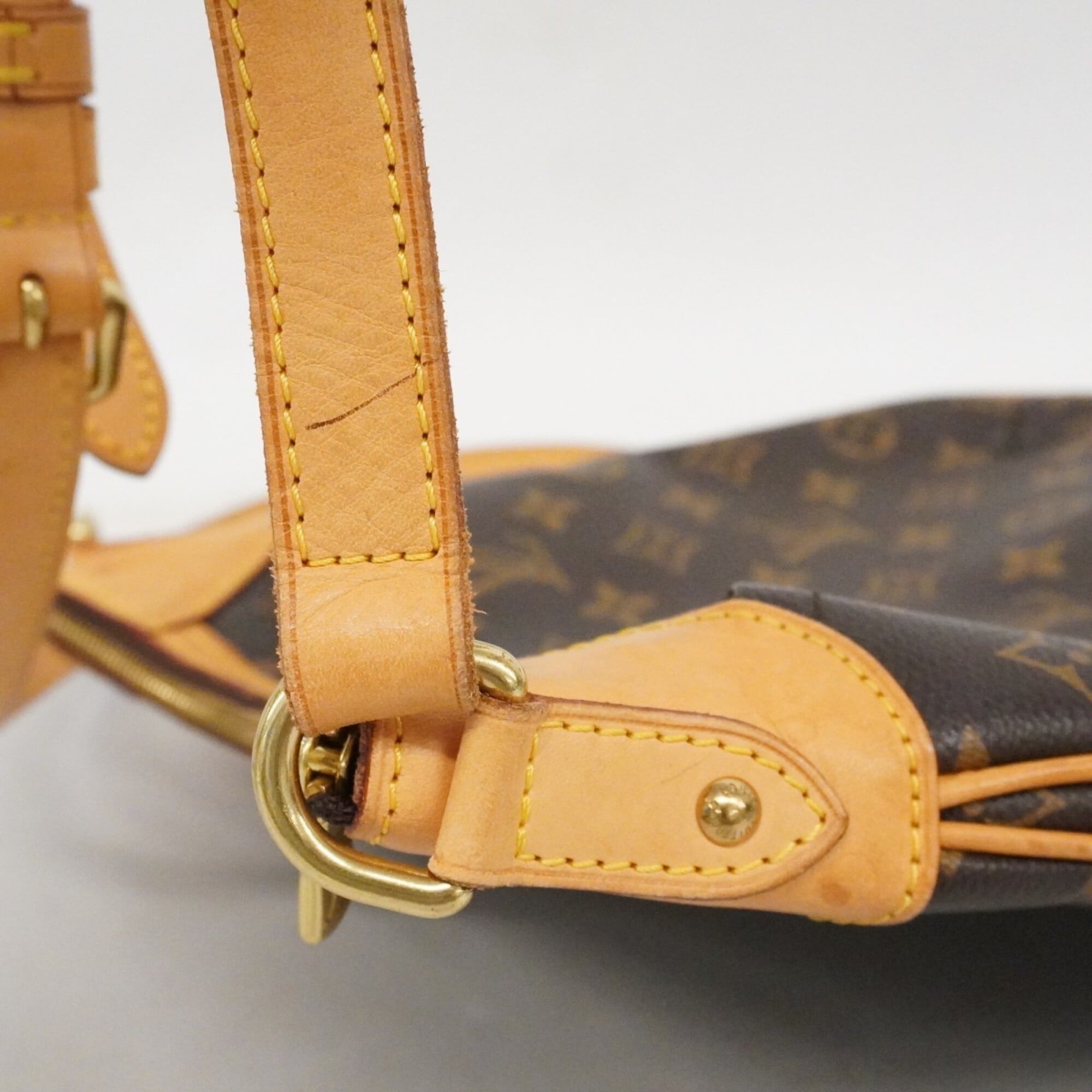 Louis Vuitton Brown Shoulder Bag (Pre-Owned)