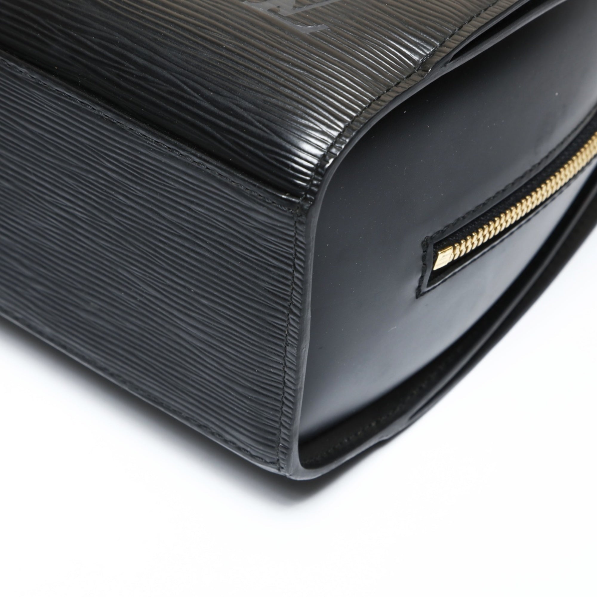 Louis Vuitton Epi Black Epi Leather Handbag (Pre-Owned)
