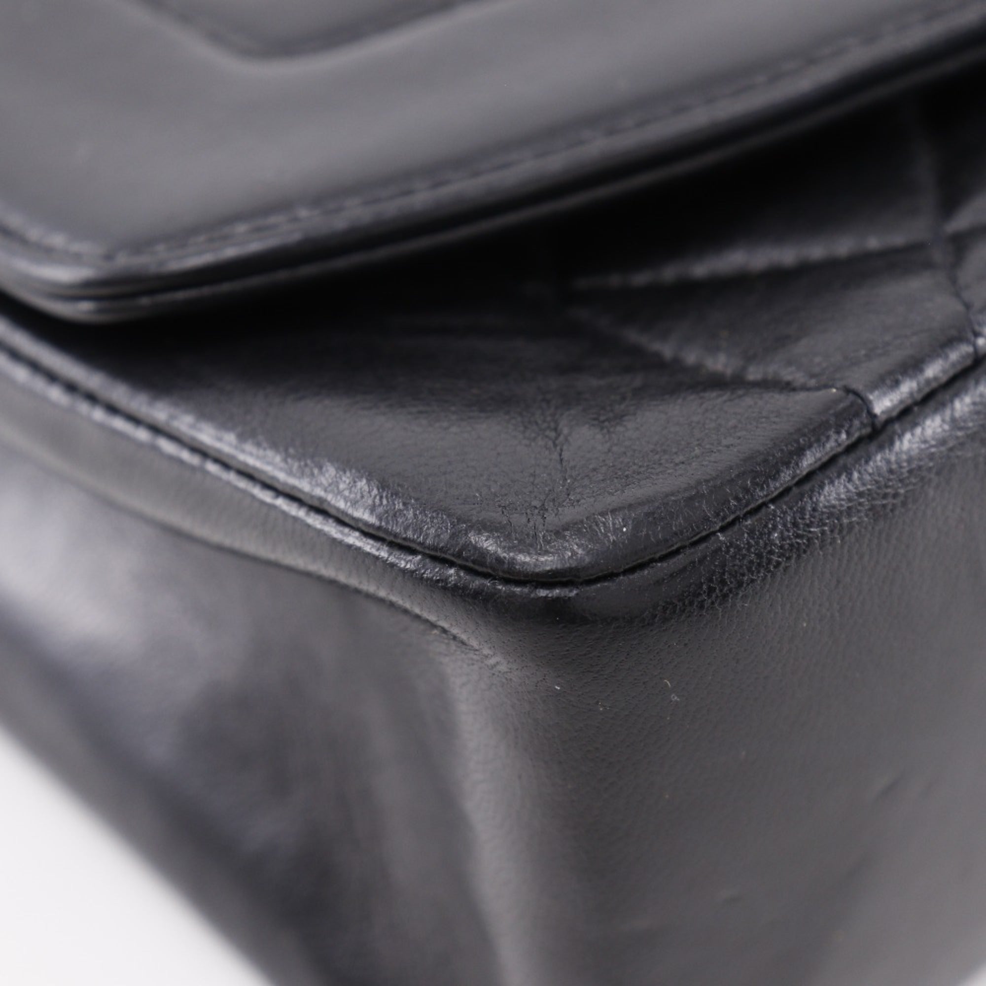 Chanel Matelasse Black Leather Shoulder Bag (Pre-Owned)