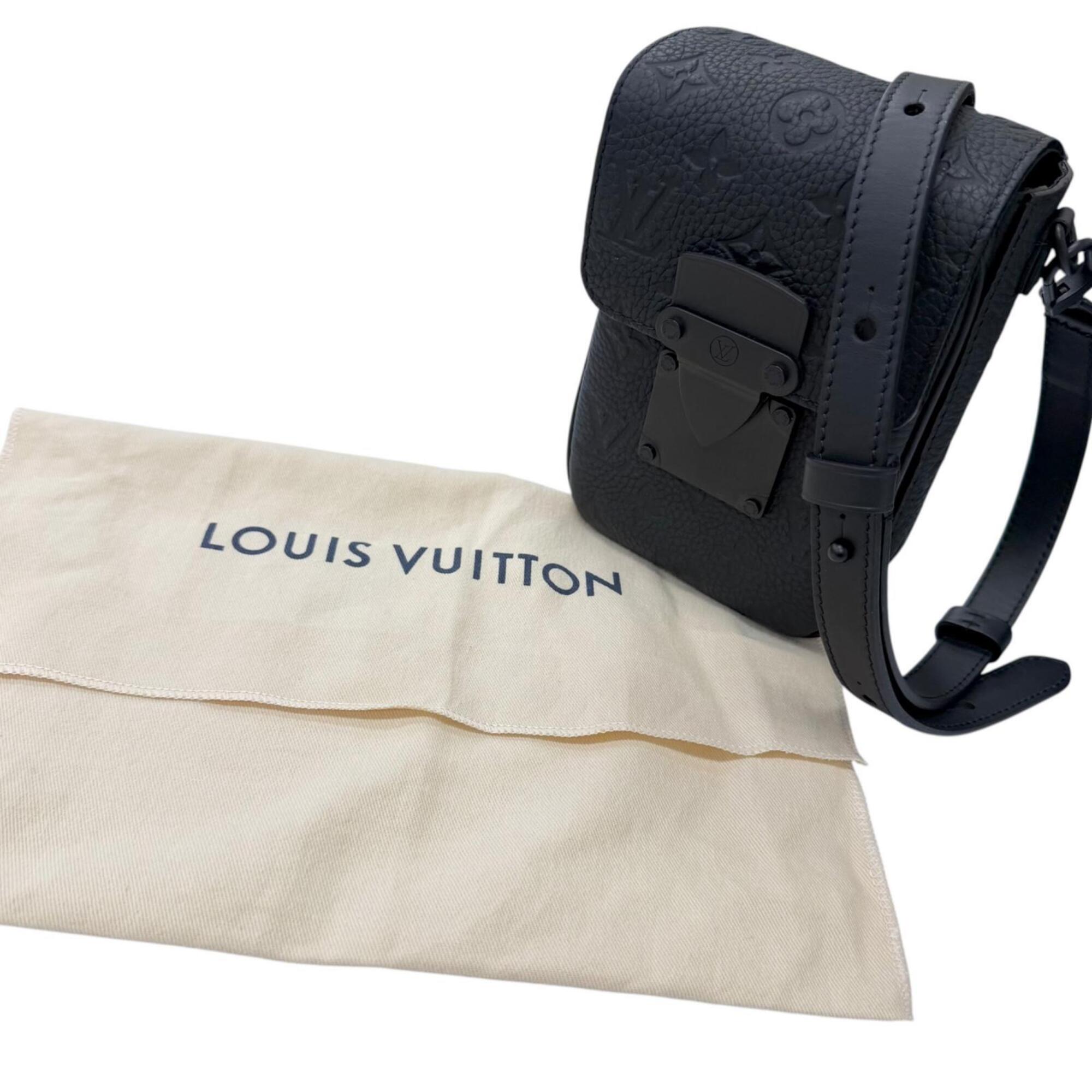 Louis Vuitton Black Leather Shoulder Bag (Pre-Owned)