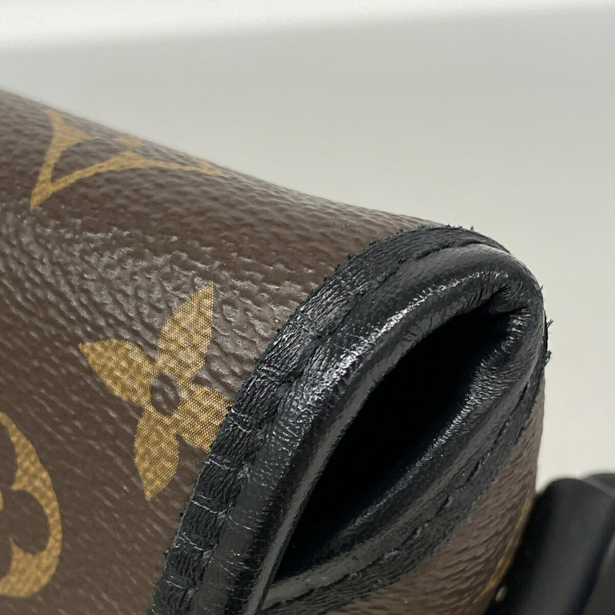 Louis Vuitton Brown Shoulder Bag (Pre-Owned)