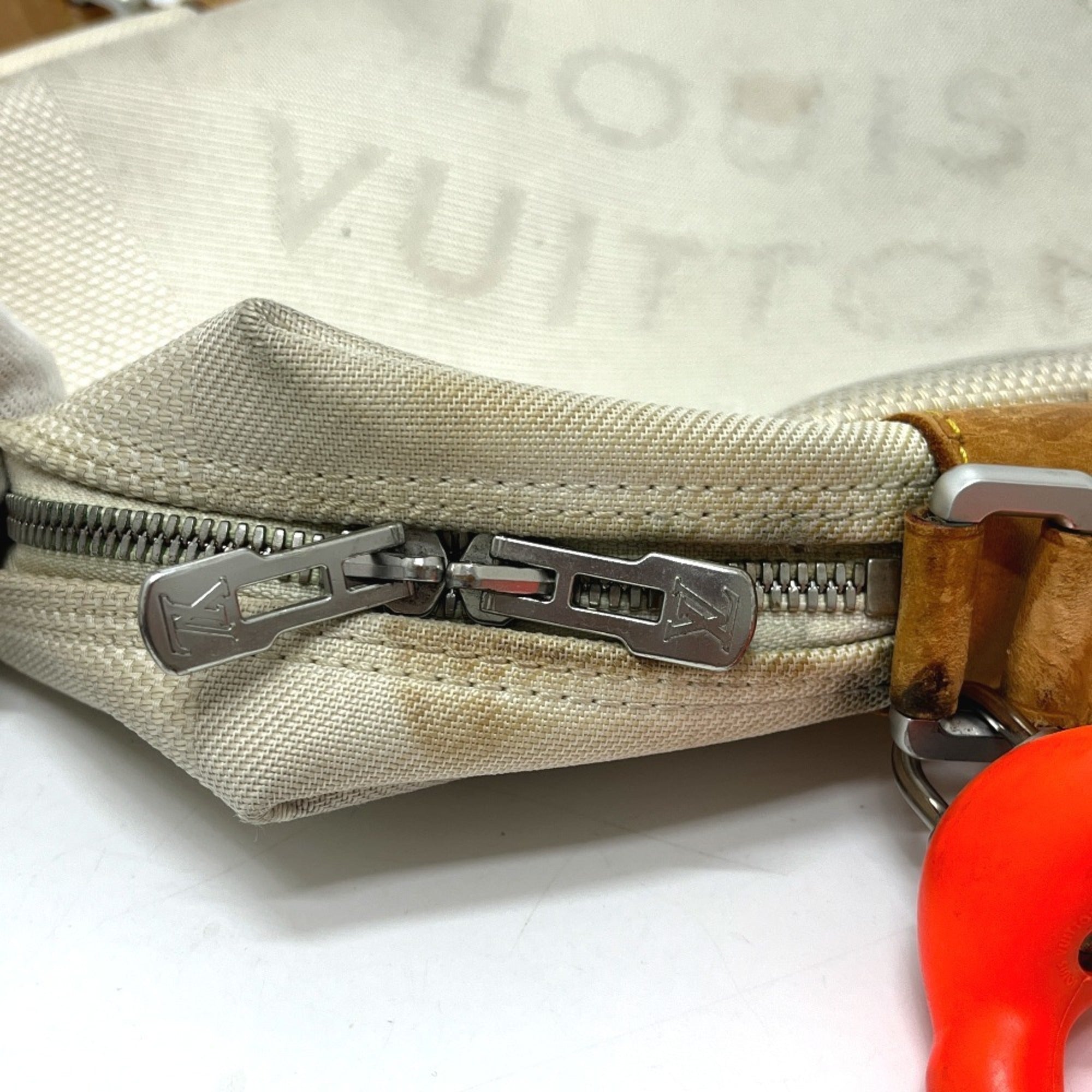 Louis Vuitton White Damier Geant Canvas Pochette Shoulder Bag (Pre-Owned)