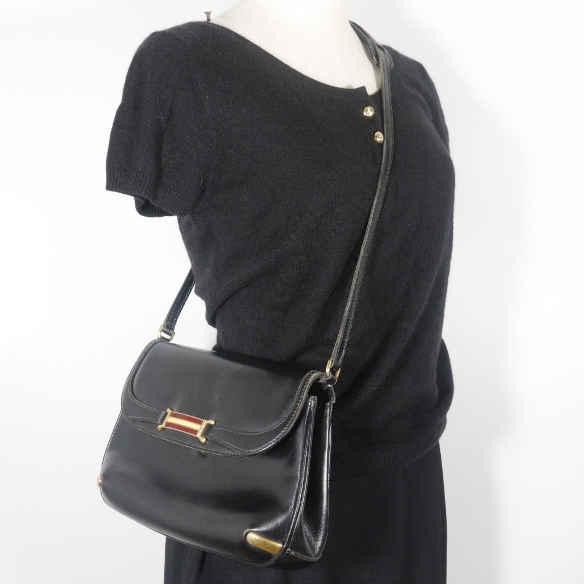 Gucci Sherry Line Black Leather Shoulder Bag (Pre-Owned)