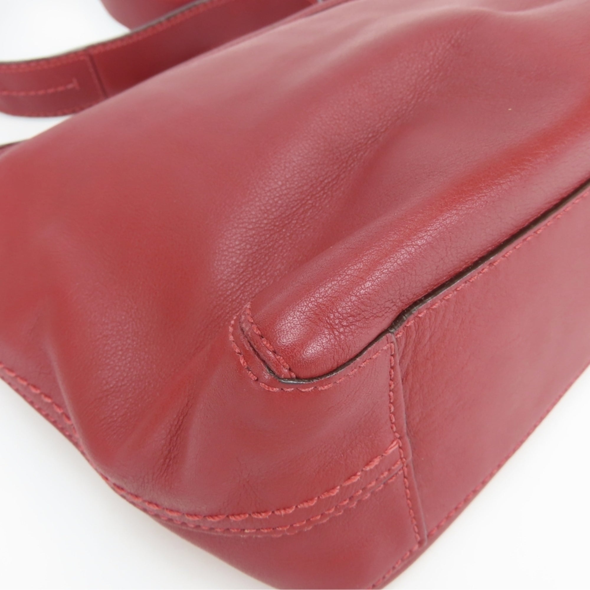 Coach Red Color Leather Shoulder Bag (Pre-Owned)