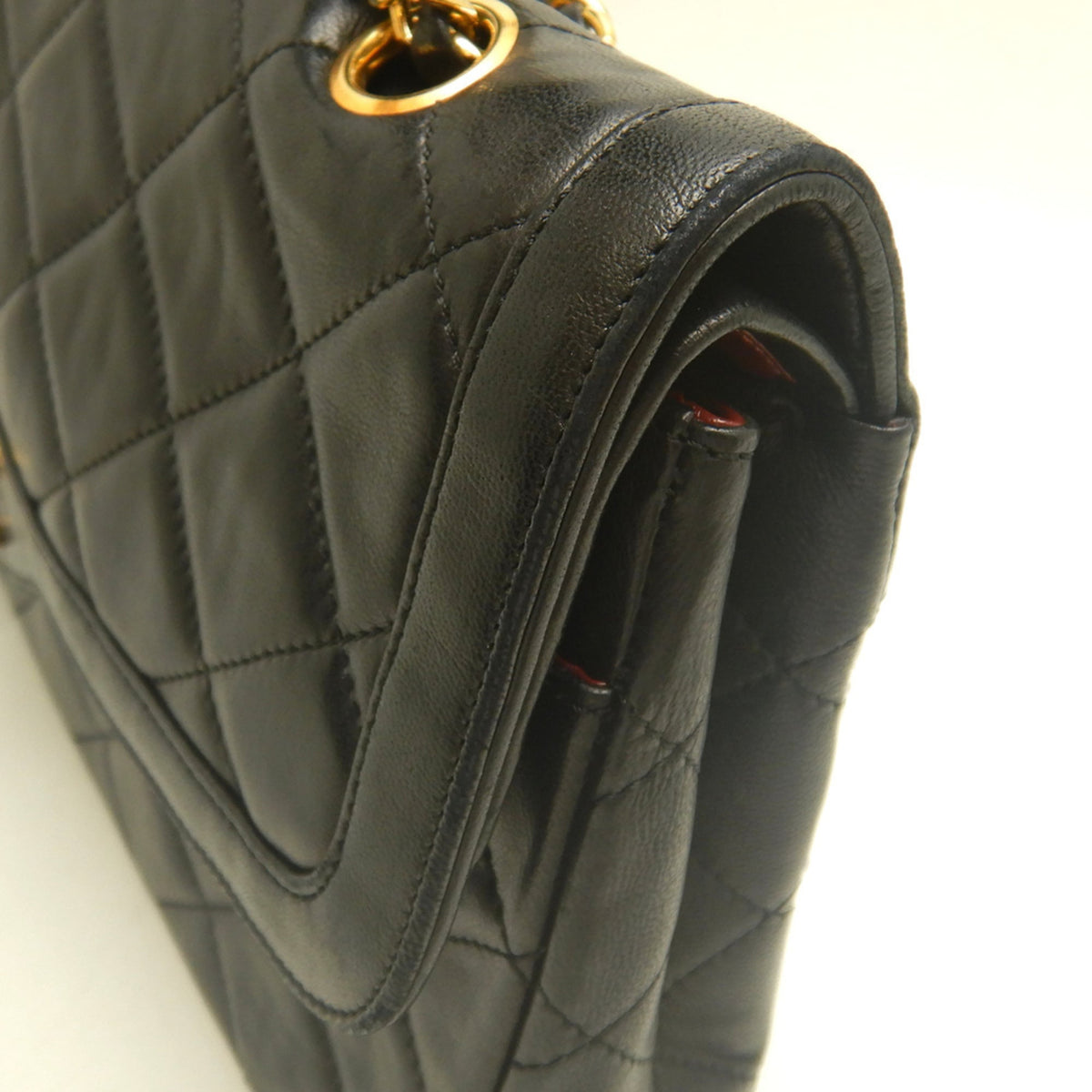 Chanel Black Leather Shoulder Bag (Pre-Owned)