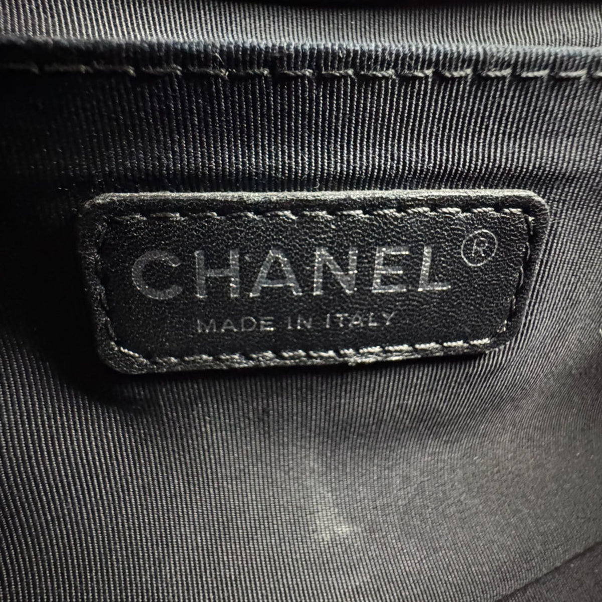Chanel Black Leather Shoulder Bag (Pre-Owned)