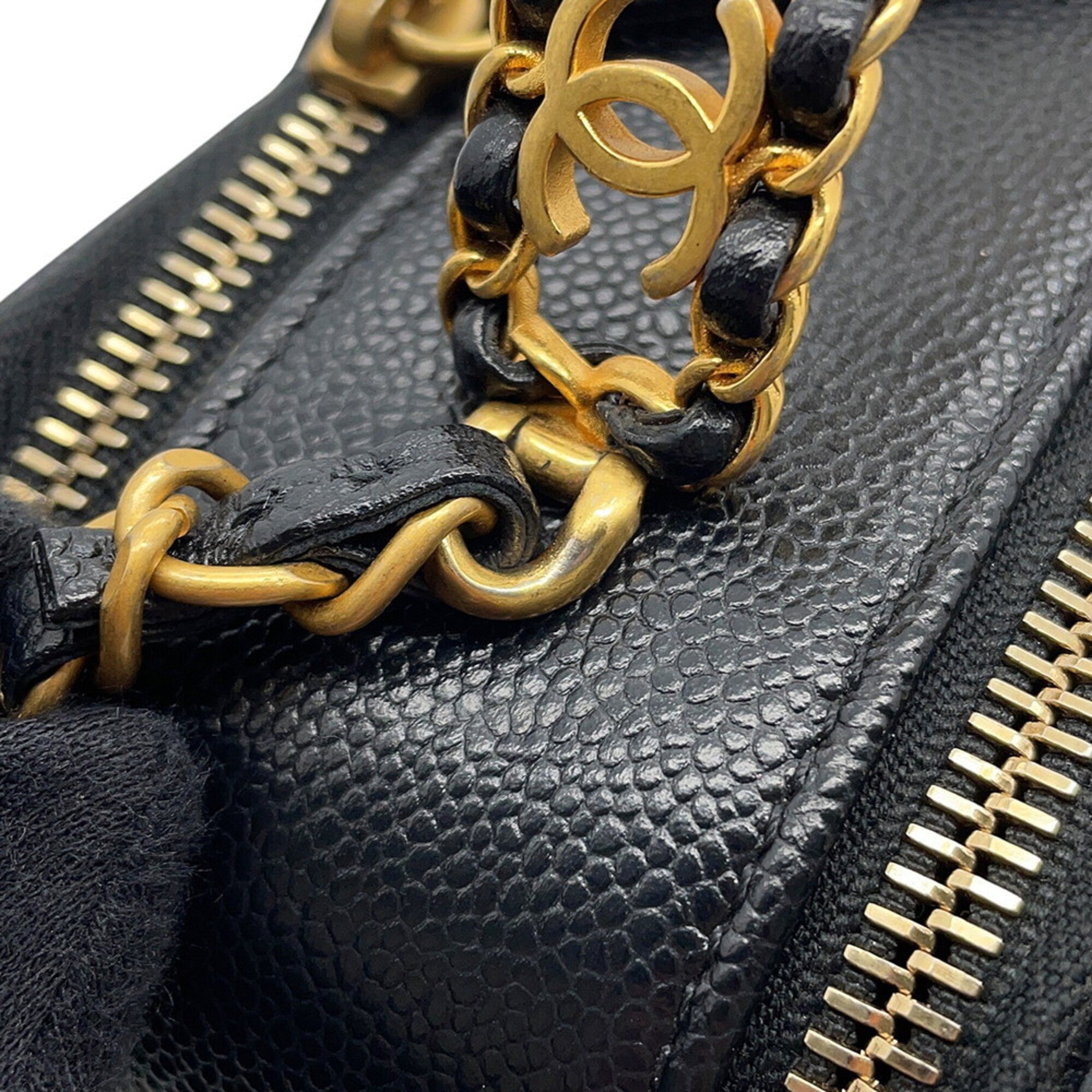 Chanel Black Grained Calfskin Shoulder Bag (Pre-Owned)