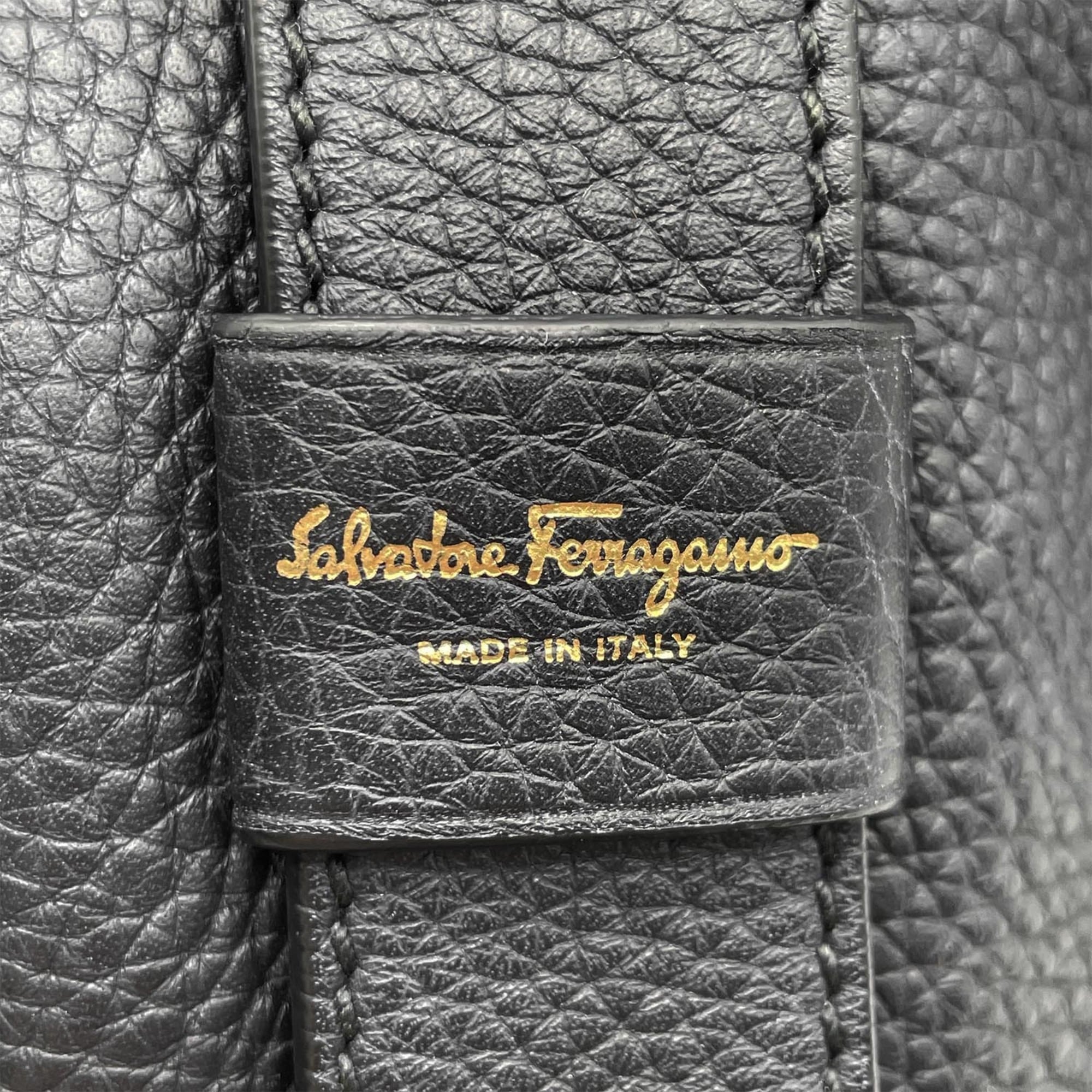 Salvatore Ferragamo Black Leather Pouch Shoulder Bag (Pre-Owned)