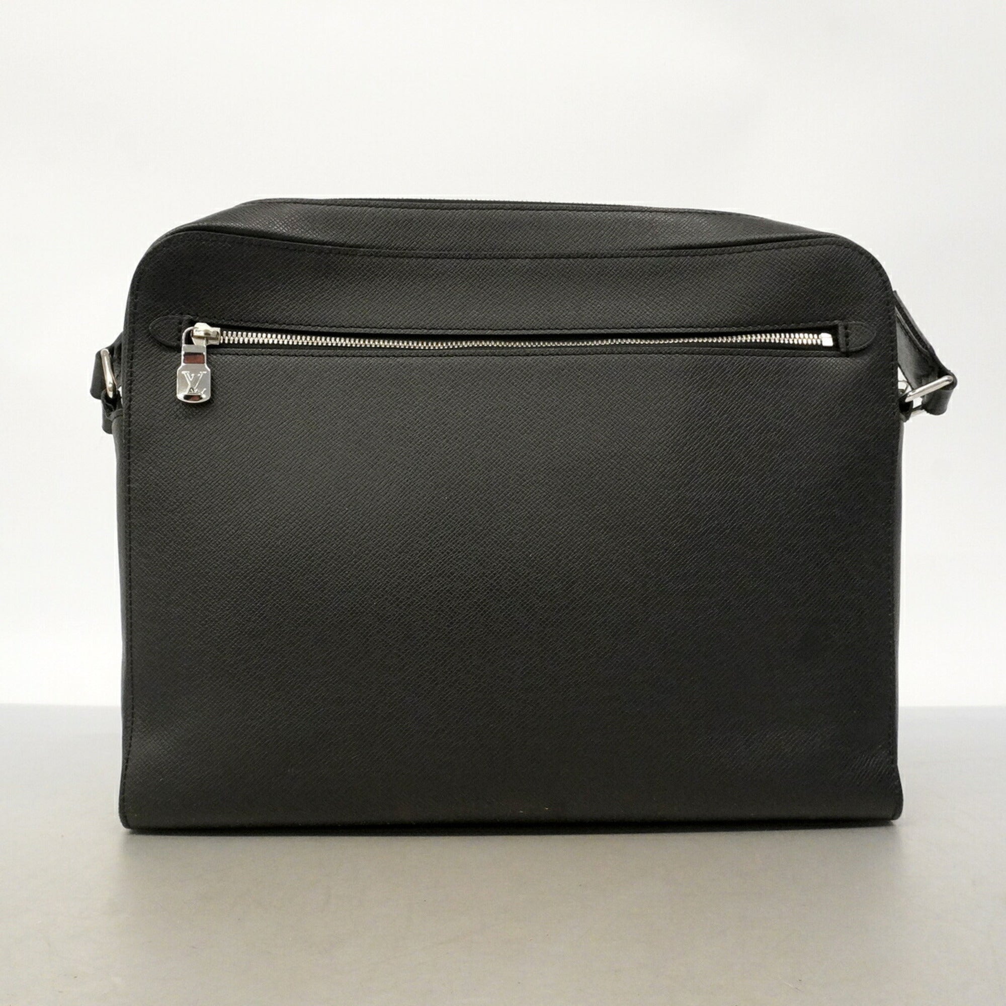 Louis Vuitton Black Shoulder Bag (Pre-Owned)