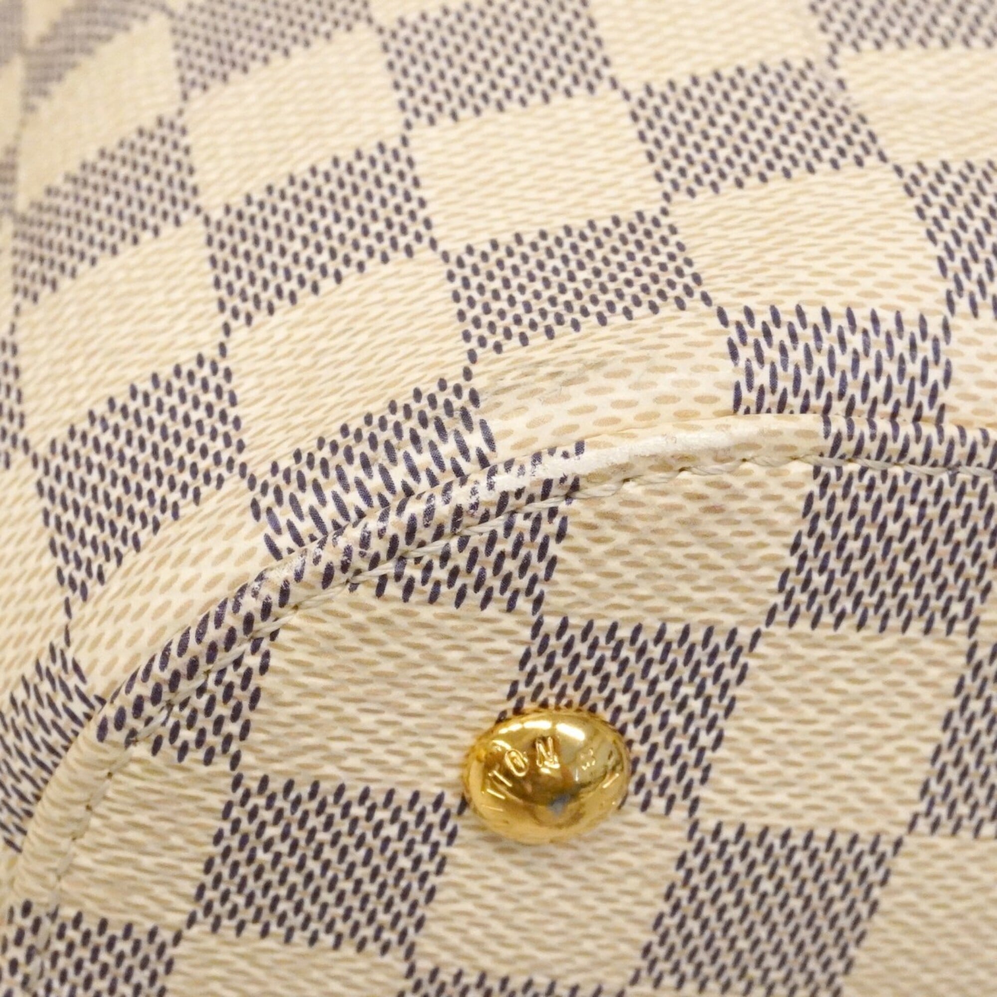 Louis Vuitton White Handbag (Pre-Owned)