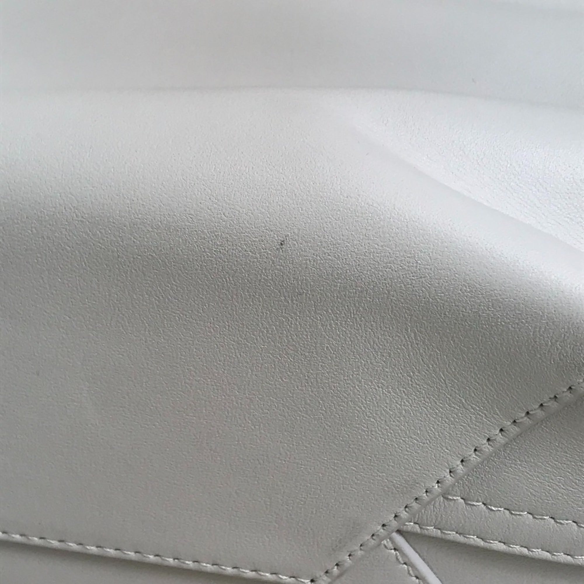 Balenciaga White Leather Handbag (Pre-Owned)