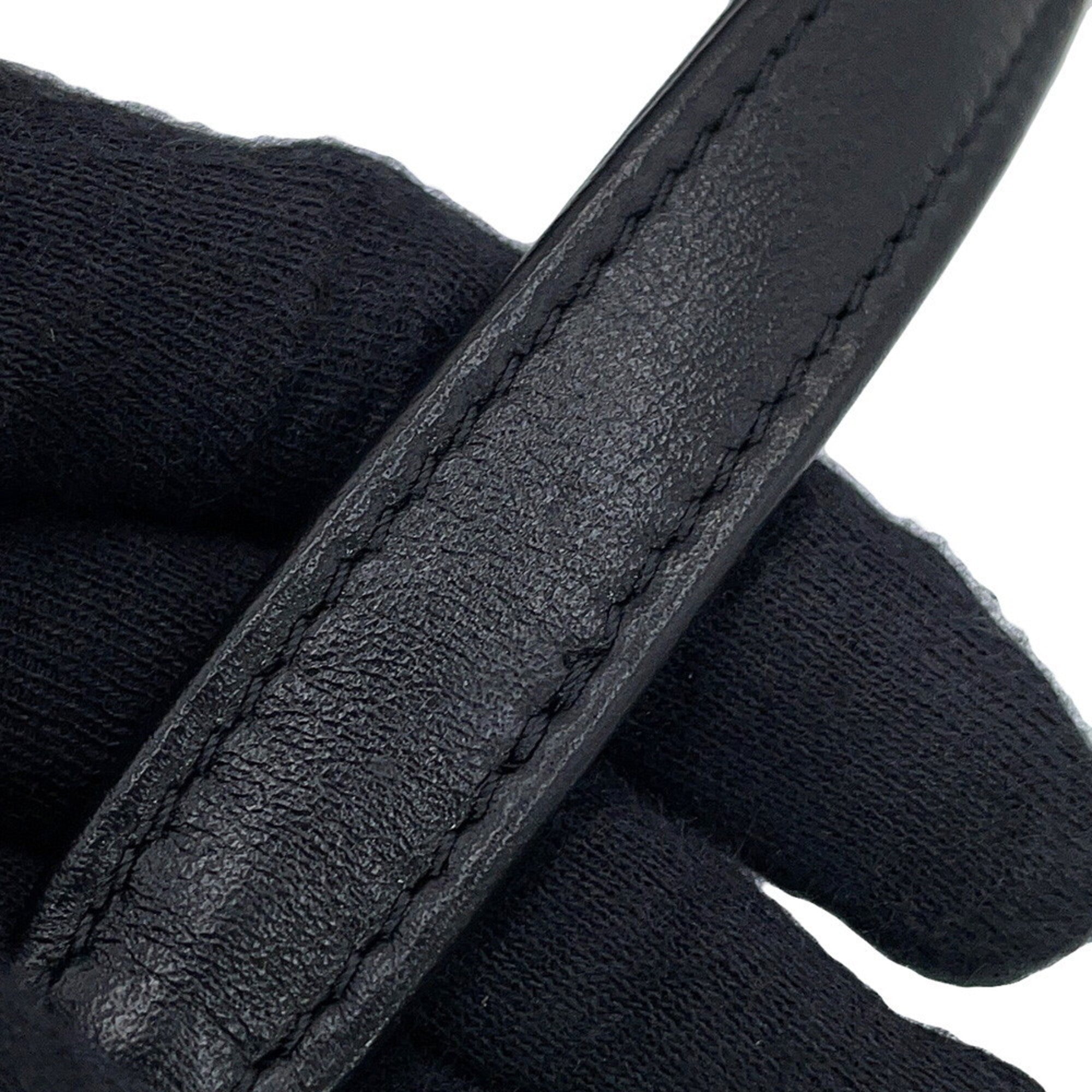 Chanel Black Leather Shoulder Bag (Pre-Owned)
