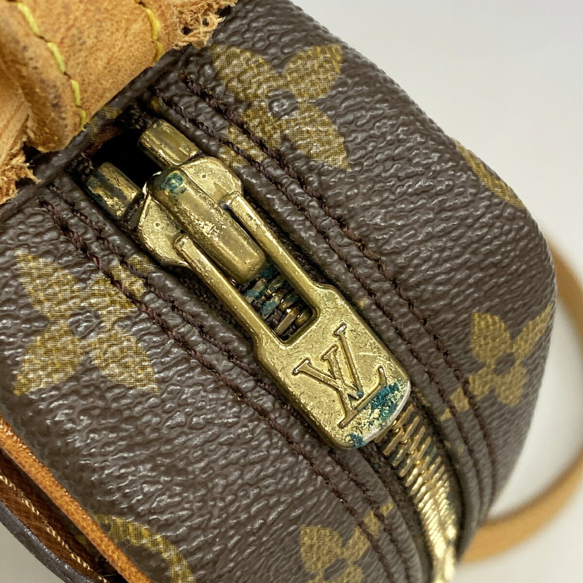 Louis Vuitton Brown Shoulder Bag (Pre-Owned)