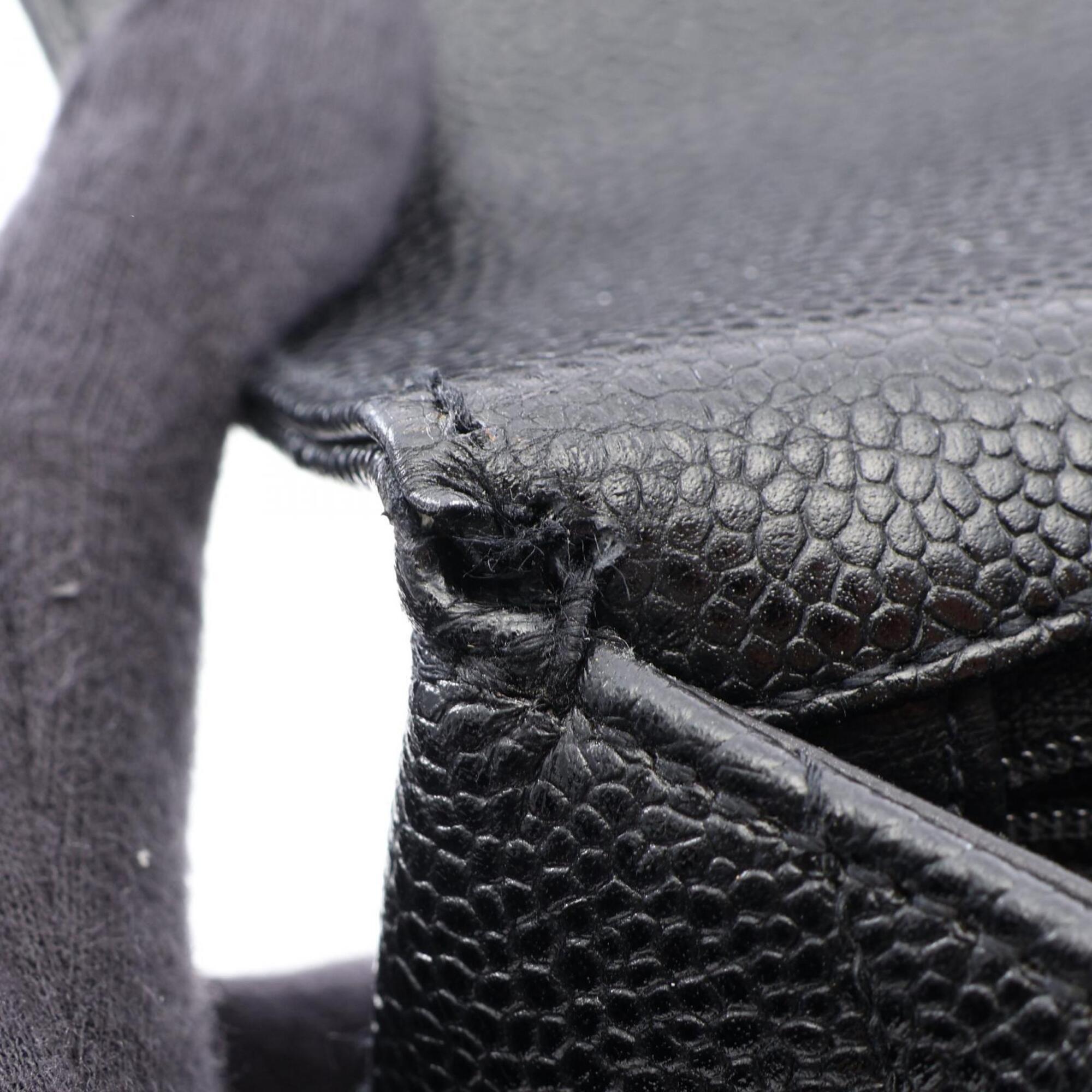 Chanel Black Grained Calfskin Handbag (Pre-Owned)