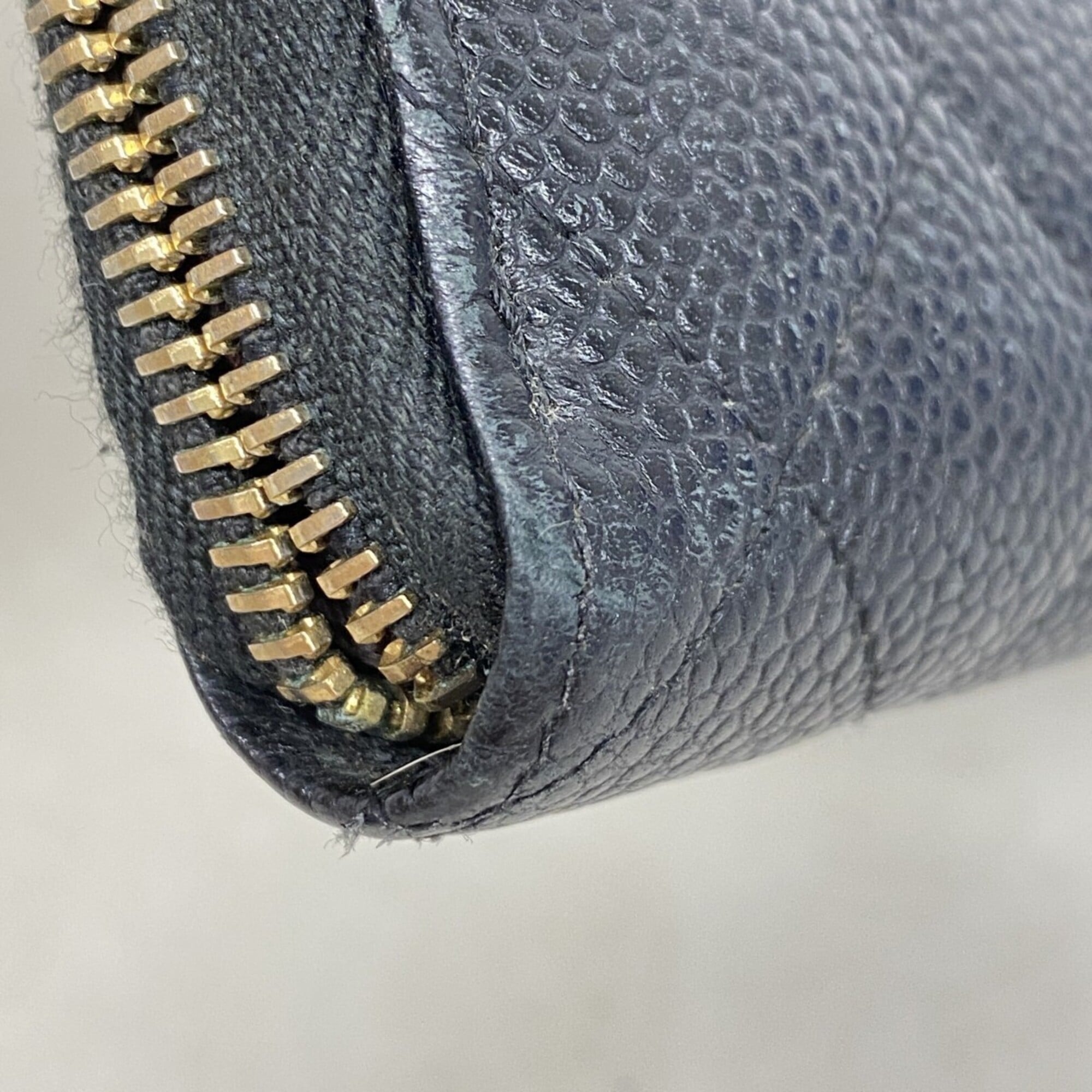 Chanel Black Grained Calfskin Long Wallet (Bi-Fold) (Pre-Owned)
