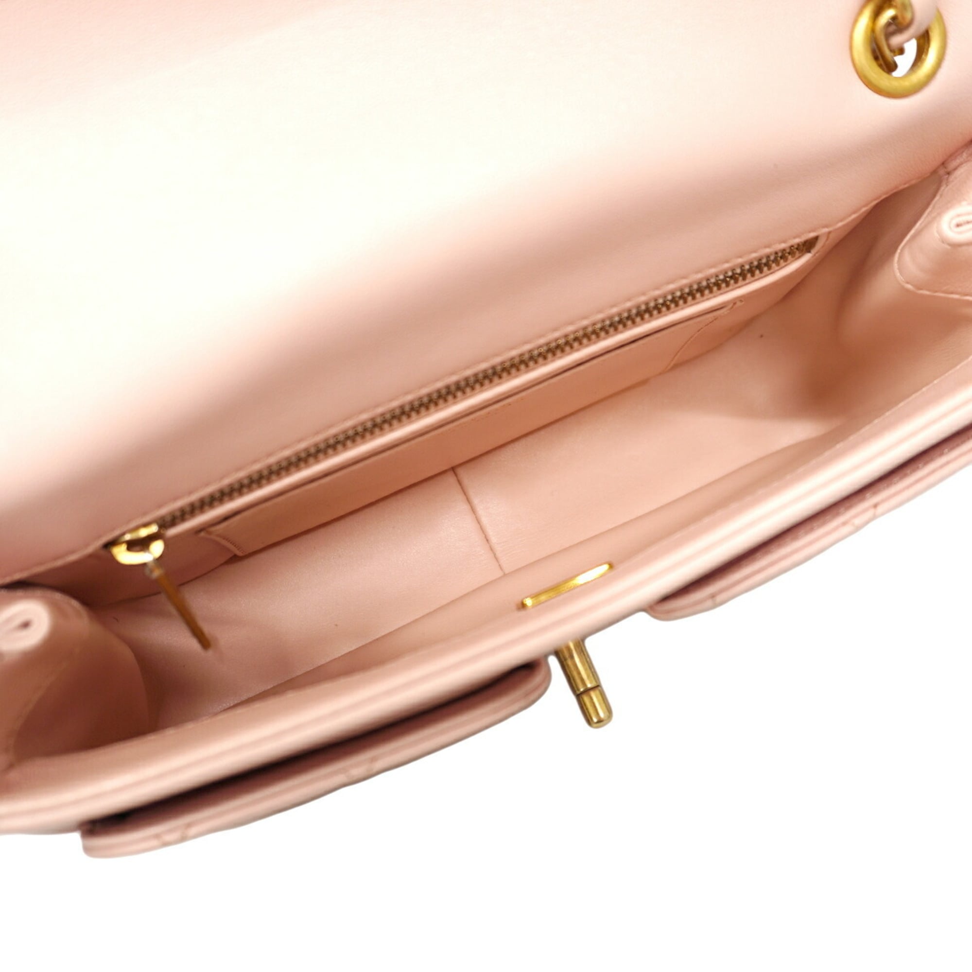 Chanel Pink Leather Shoulder Bag (Pre-Owned)
