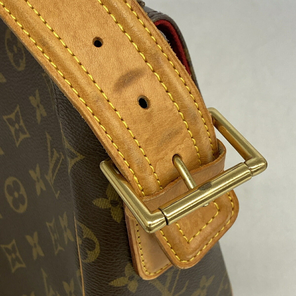 Louis Vuitton Brown Shoulder Bag (Pre-Owned)