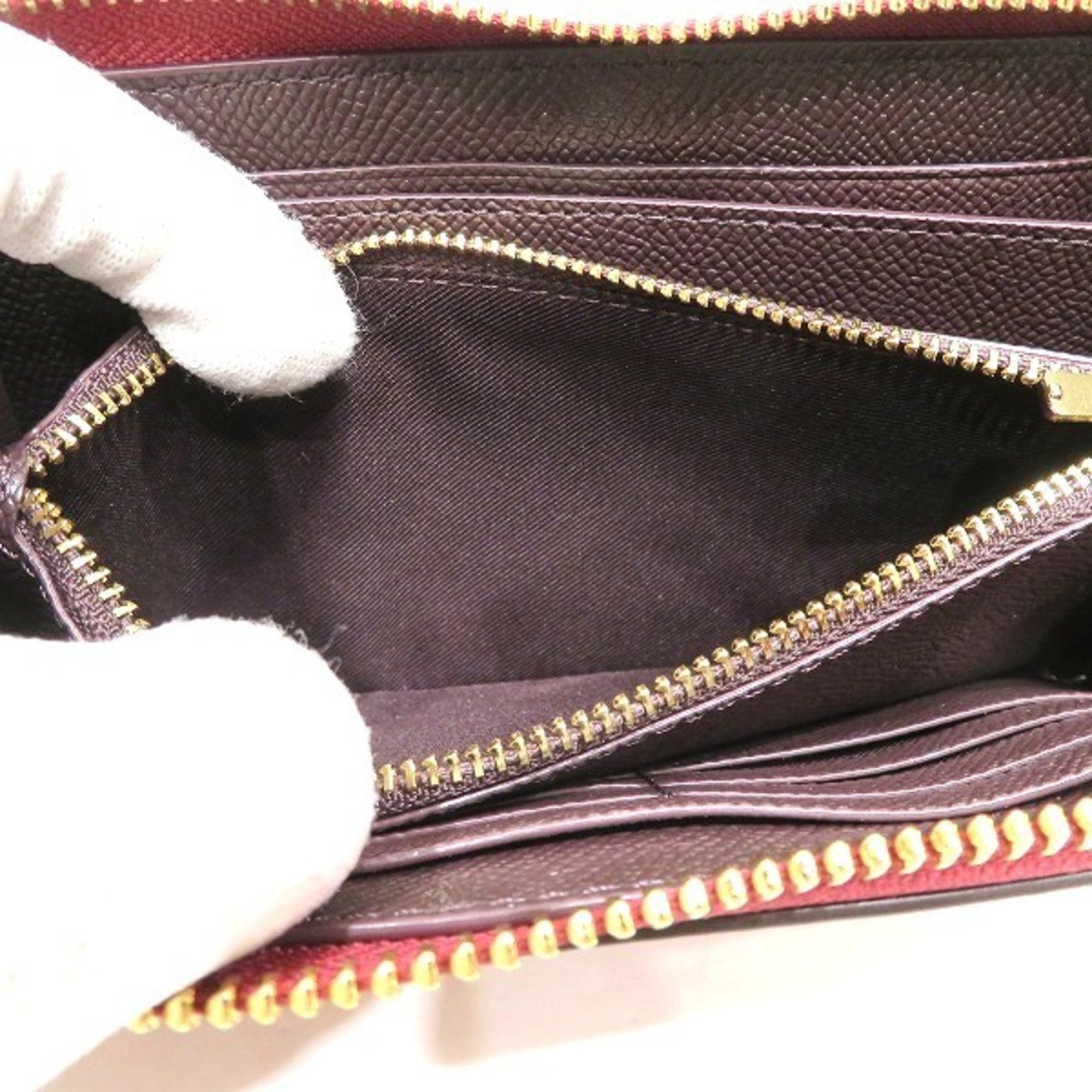 Coach Red Color Leather Long Wallet (Bi-Fold) (Pre-Owned)