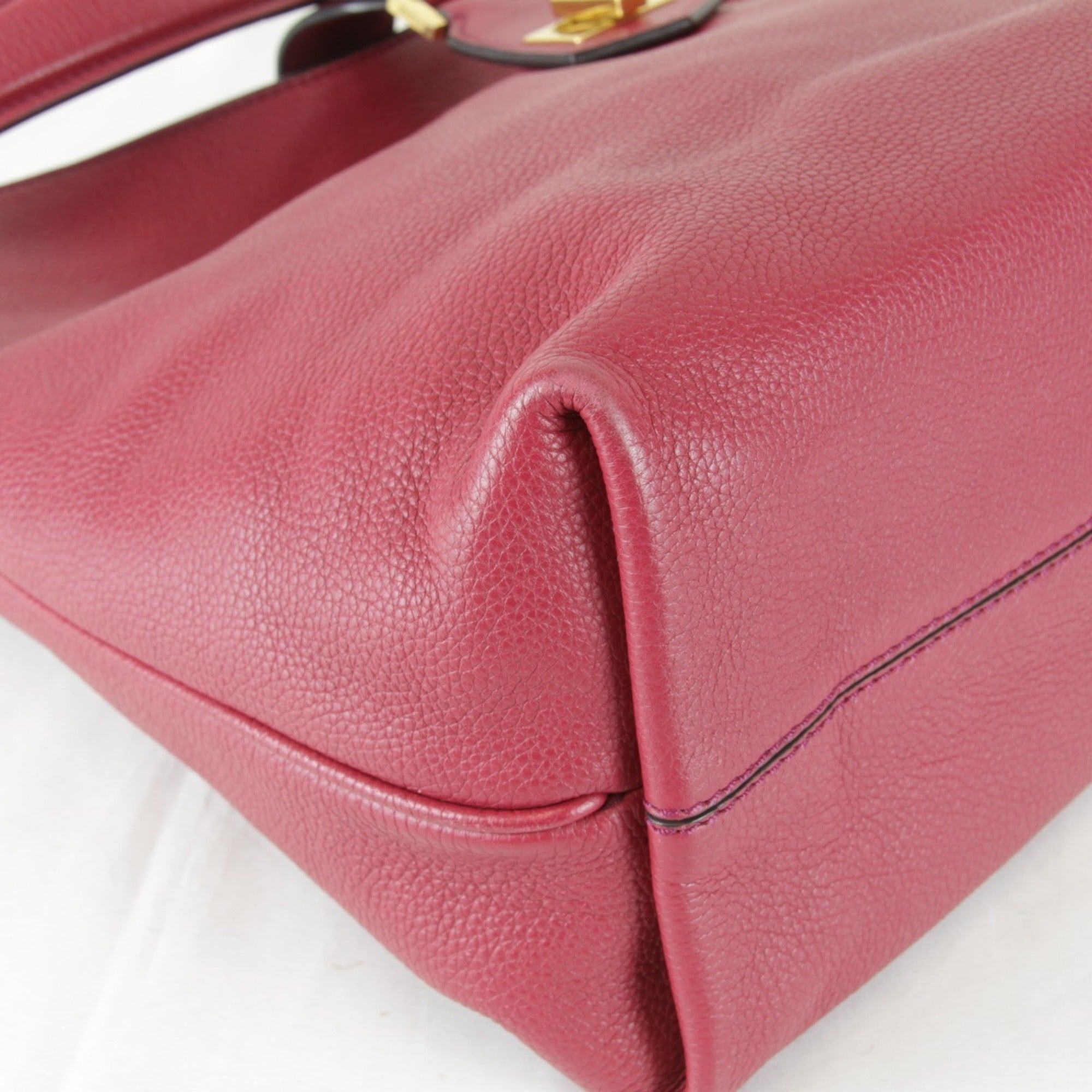 Fendi Pink Leather Shoulder Bag (Pre-Owned)