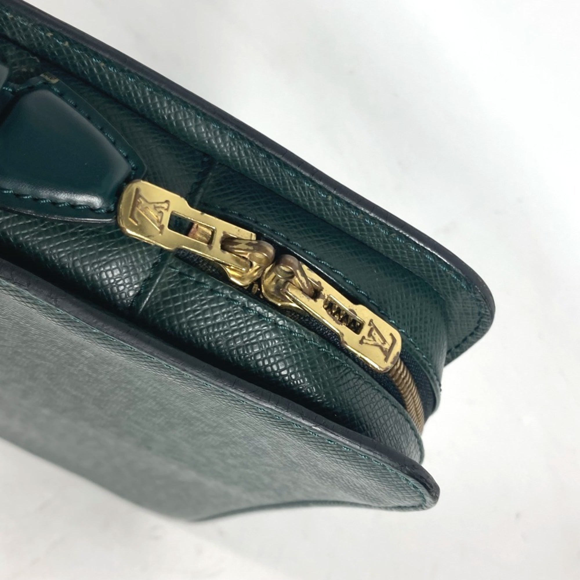 Louis Vuitton Episea Green Taiga Leather Briefcase Handbag (Pre-Owned)
