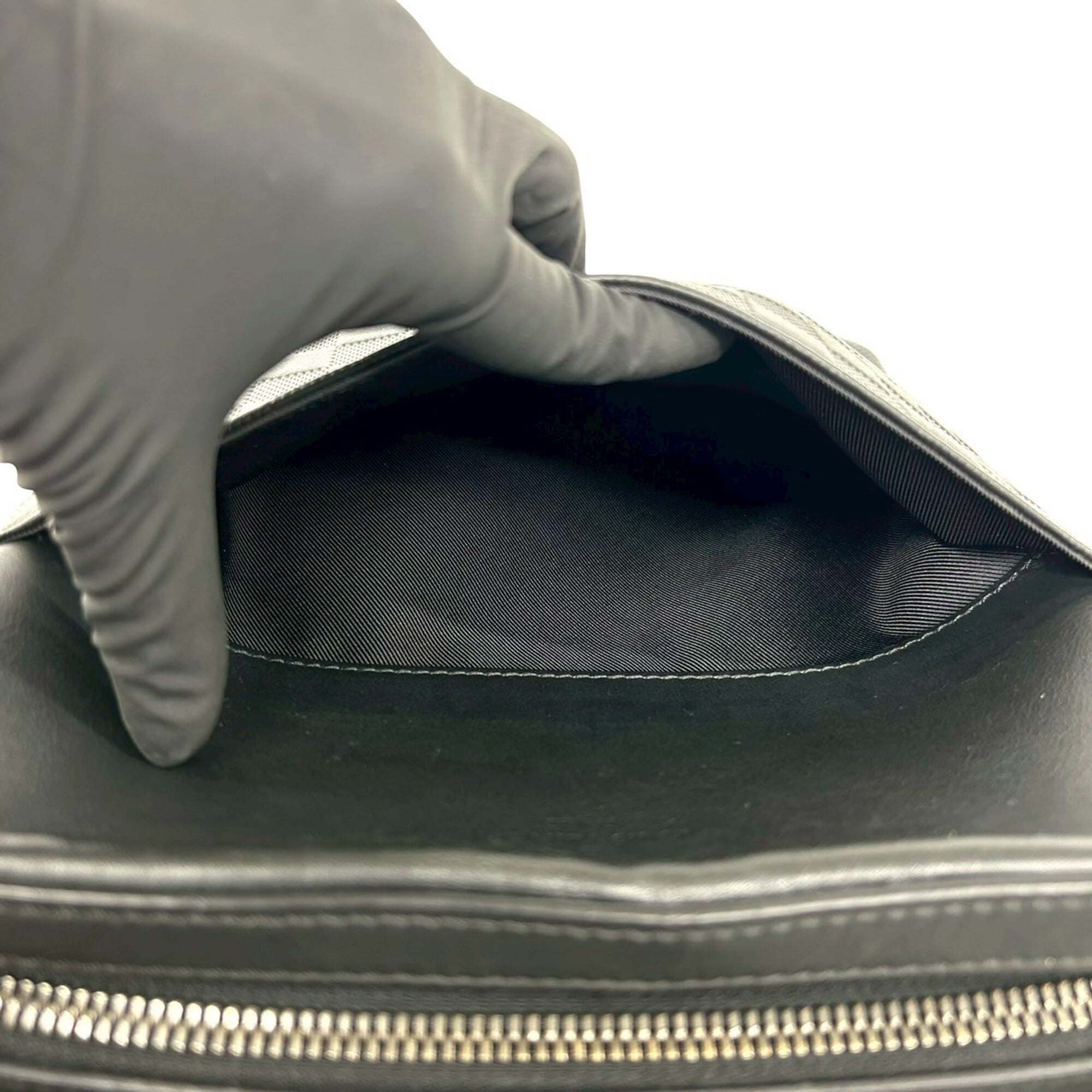 Louis Vuitton Black Leather Pochette Shoulder Bag (Pre-Owned)