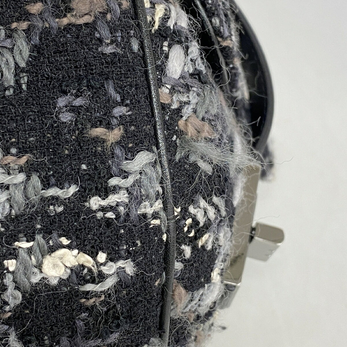 Chanel Black White Tweed Shoulder Bag (Pre-Owned)