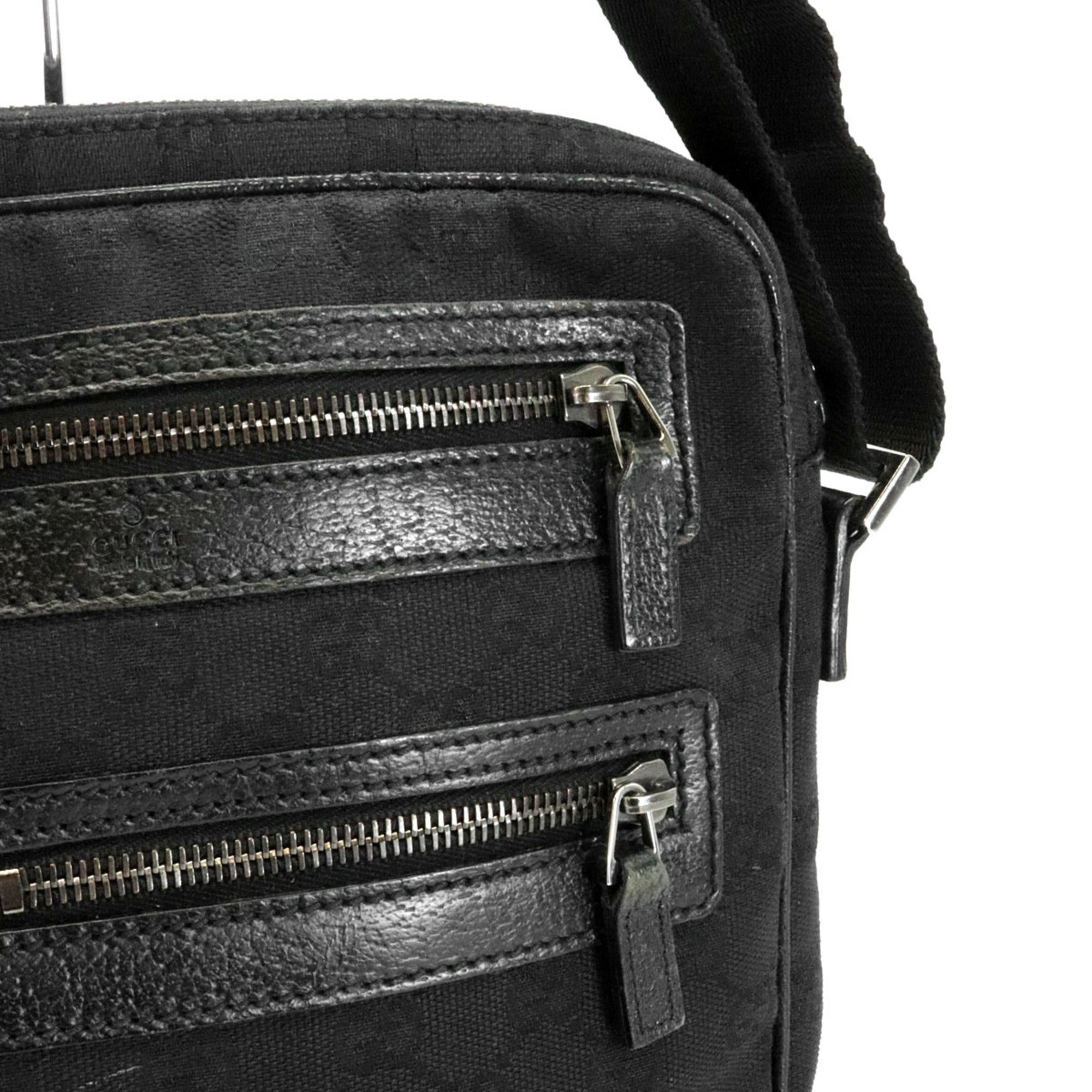 Gucci Gg Canvas Black Gg Canvas Shoulder Bag (Pre-Owned)